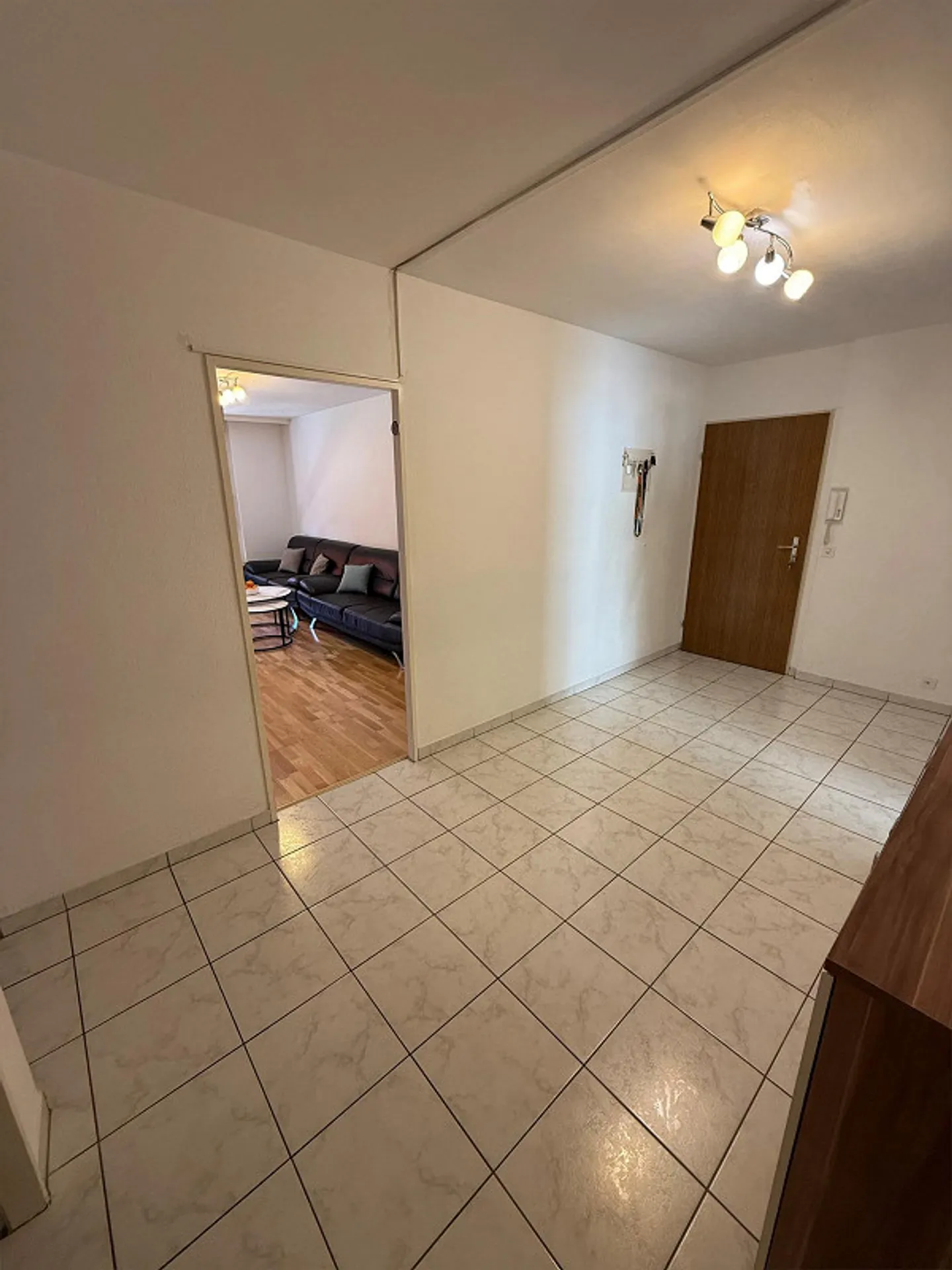 Appartement spacieux de 4,5 pièces avec balcon et place de parking souterrain à Bâle - Photo 6 sur 24
