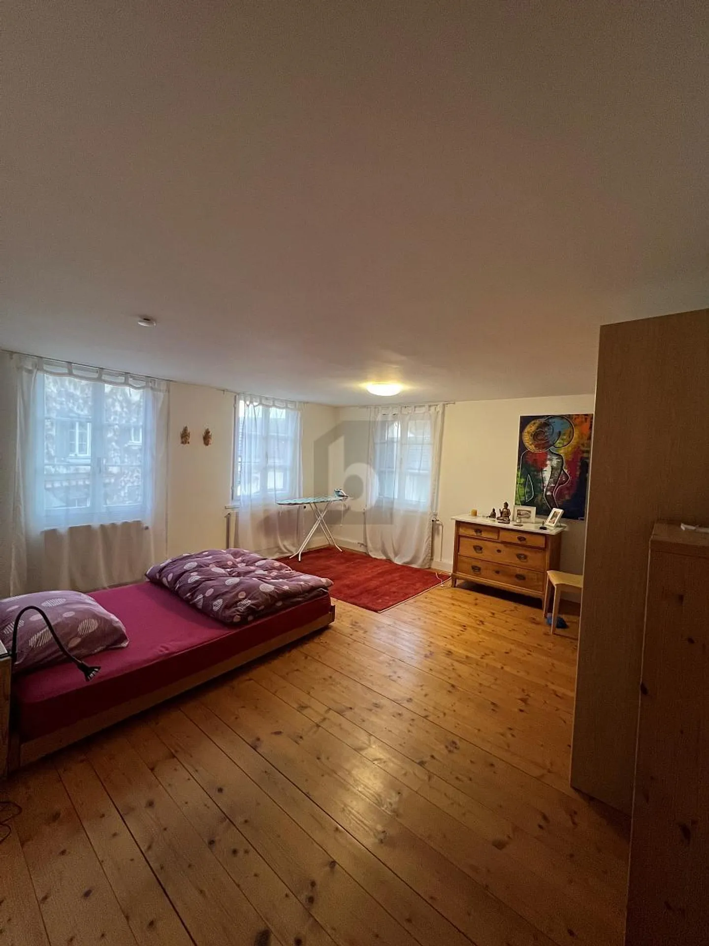 Spacious Apartment in Central Location - Photo 3 of 6