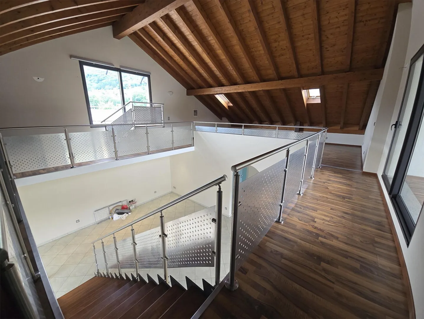 ATTICO DUPLEX 6.5 ZIMMER MIT DREI TERRASSEN IN TAVERNE - Foto 8 von 9