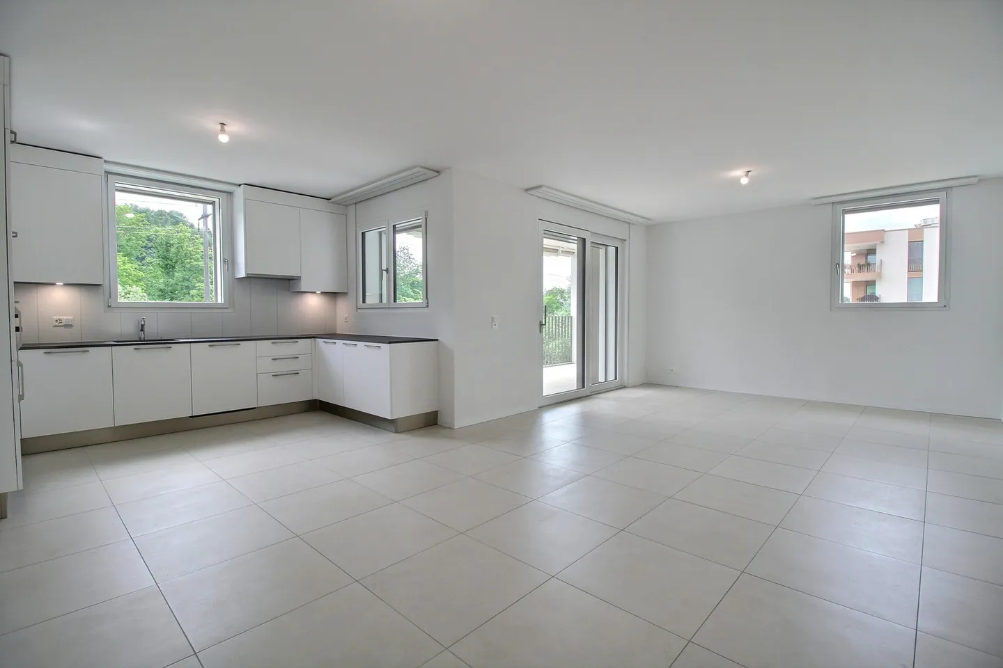 Wunderschöne 5,5 Zimmer zu vermieten ab sofort! - Foto 1 von 12
