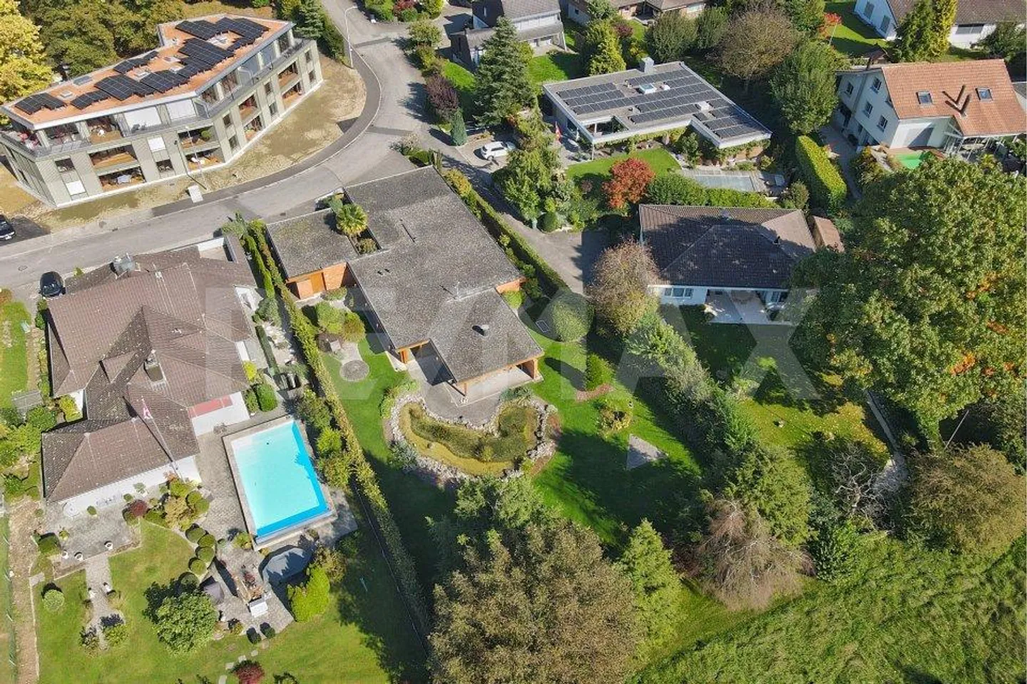 Elegantes Haus mit Innenpool - Foto 11 von 13