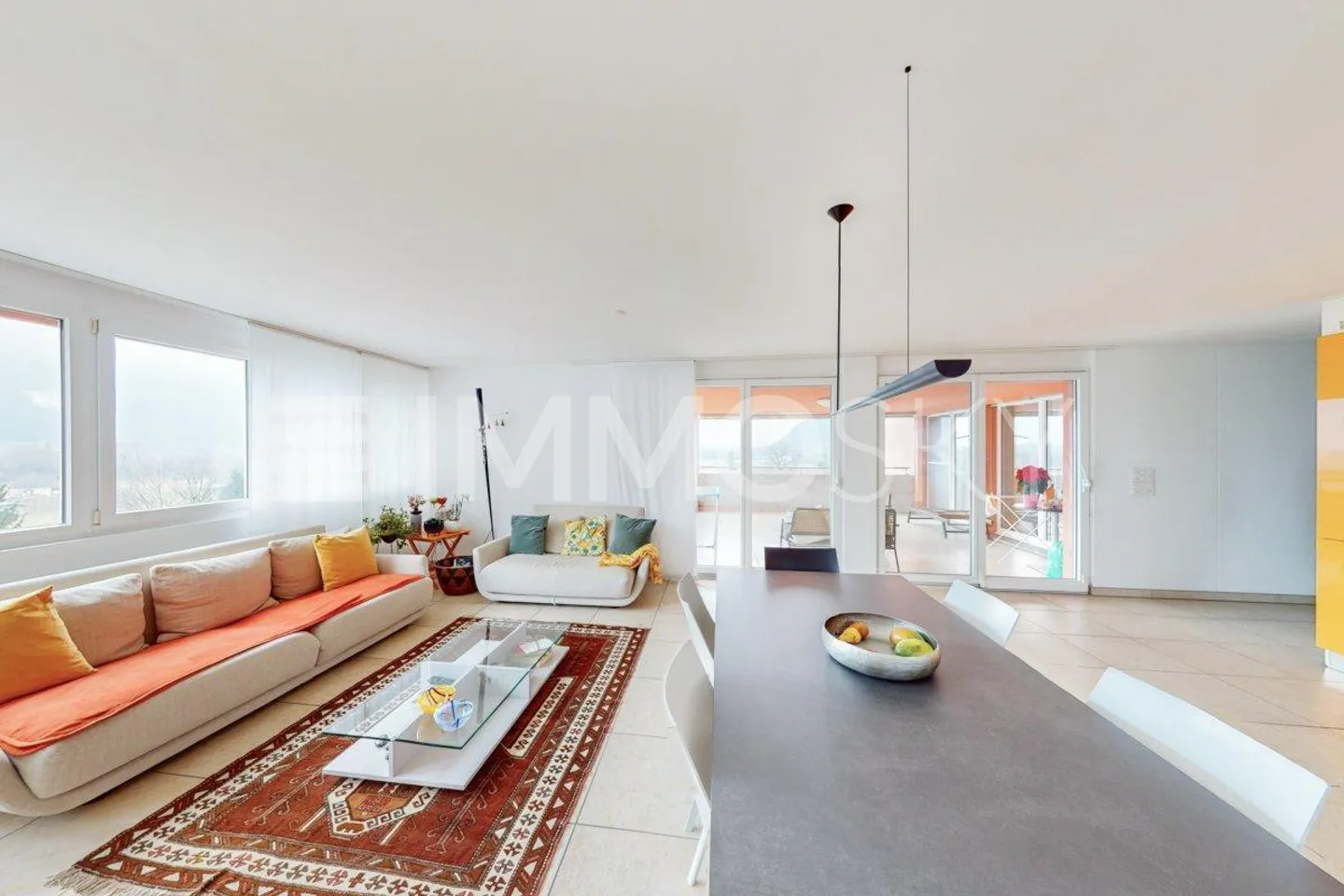 Geräumige Wohnung mit Terrasse - Foto 1 von 5