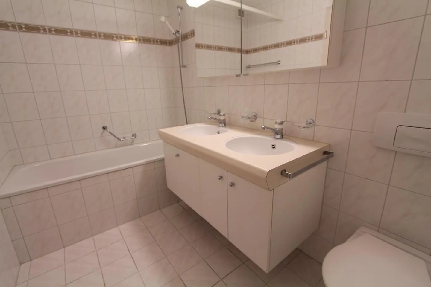 Appartamento in un quartiere tranquillo a Thun! - Foto 4 di 8