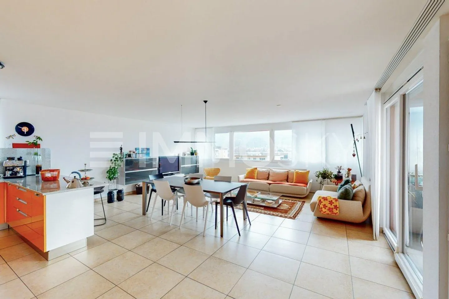 Geräumige Wohnung mit Terrasse - Foto 4 von 5