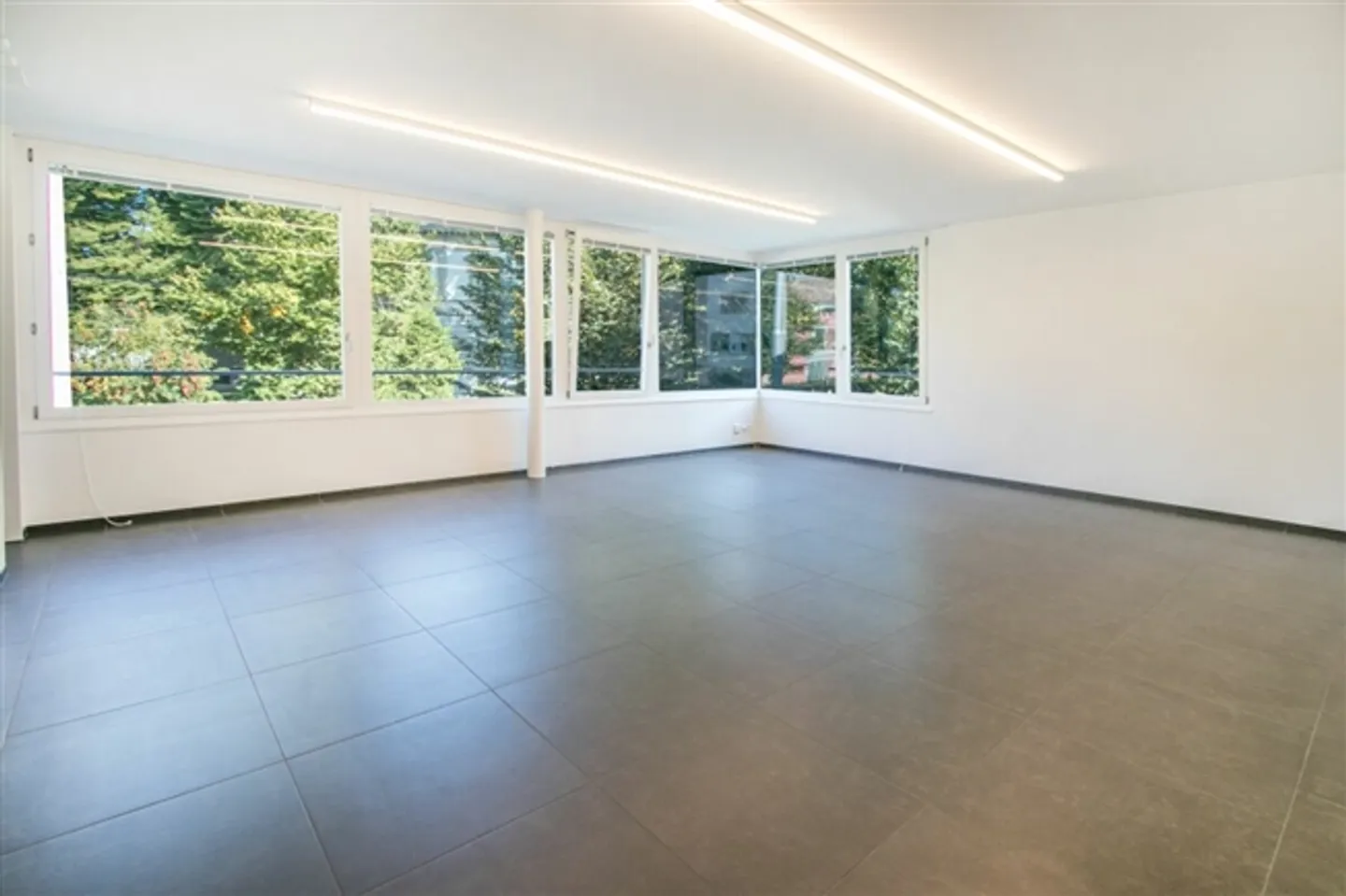 Espace commercial d'environ 37 m² au cœur de Winterthur près de la gare principale - Photo 1 sur 5