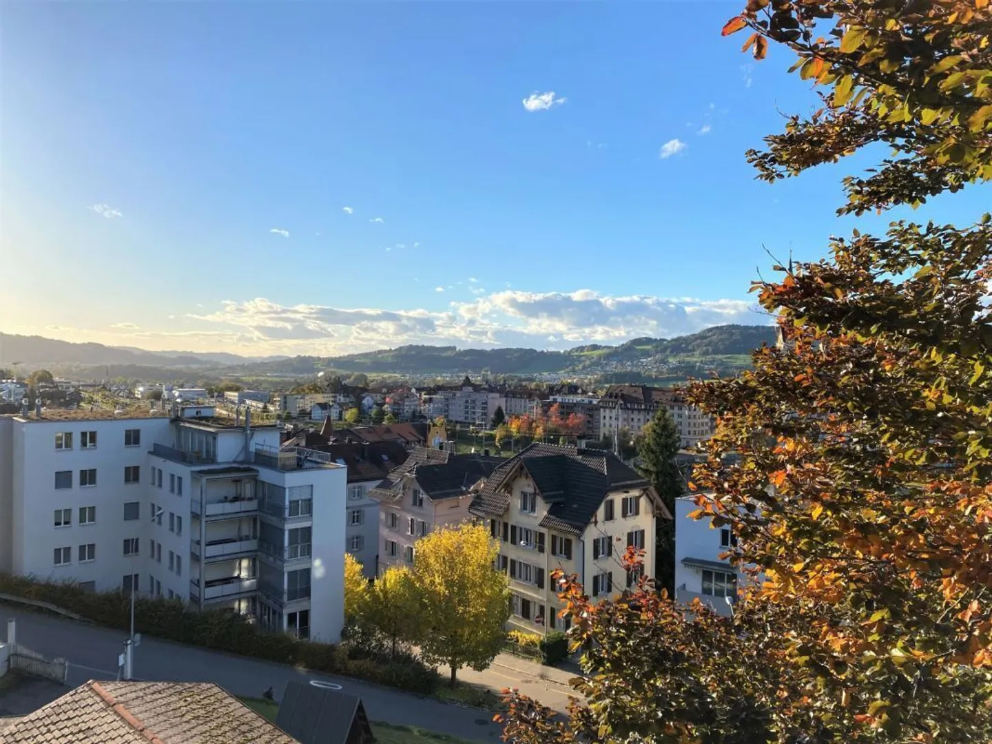 Appartamento affascinante di 3,5 stanze con balcone (circa 80 m2) vicino al centro città - Foto 1 di 9