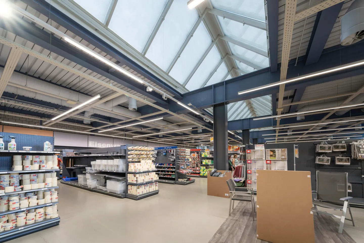 Commercial property with 1,000 m² of sales area and 60 parking spaces - Photo 13 of 15