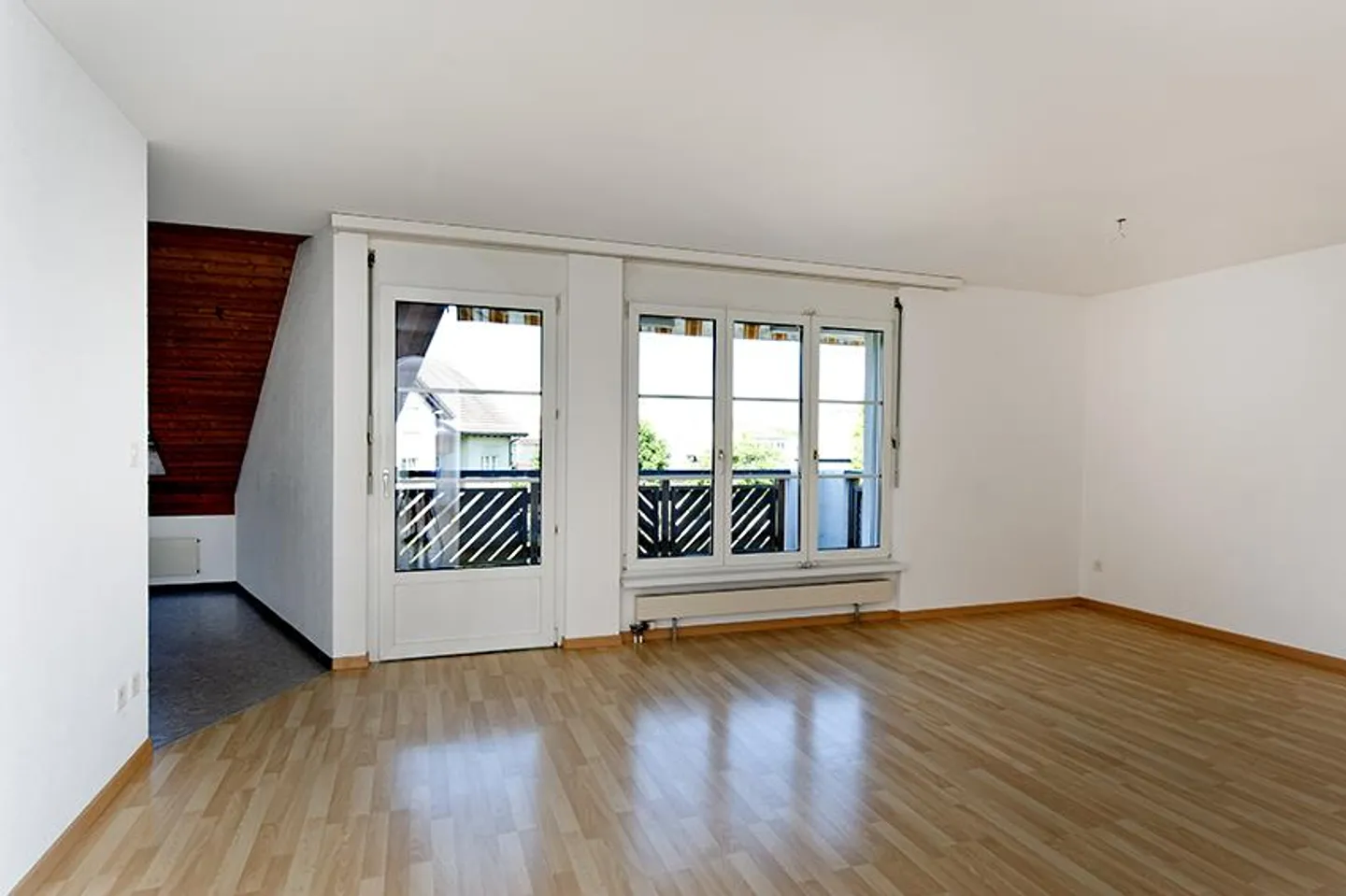 Per te! Appartamento mansardato tranquillo di 4,5 stanze (2 balconi) - Foto 2 di 15