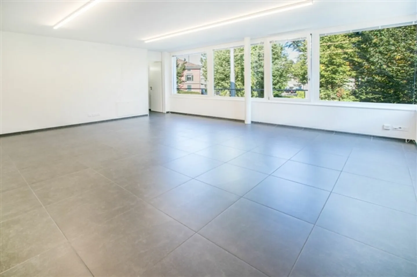 Espace commercial d'environ 37 m² au cœur de Winterthur près de la gare principale - Photo 2 sur 5