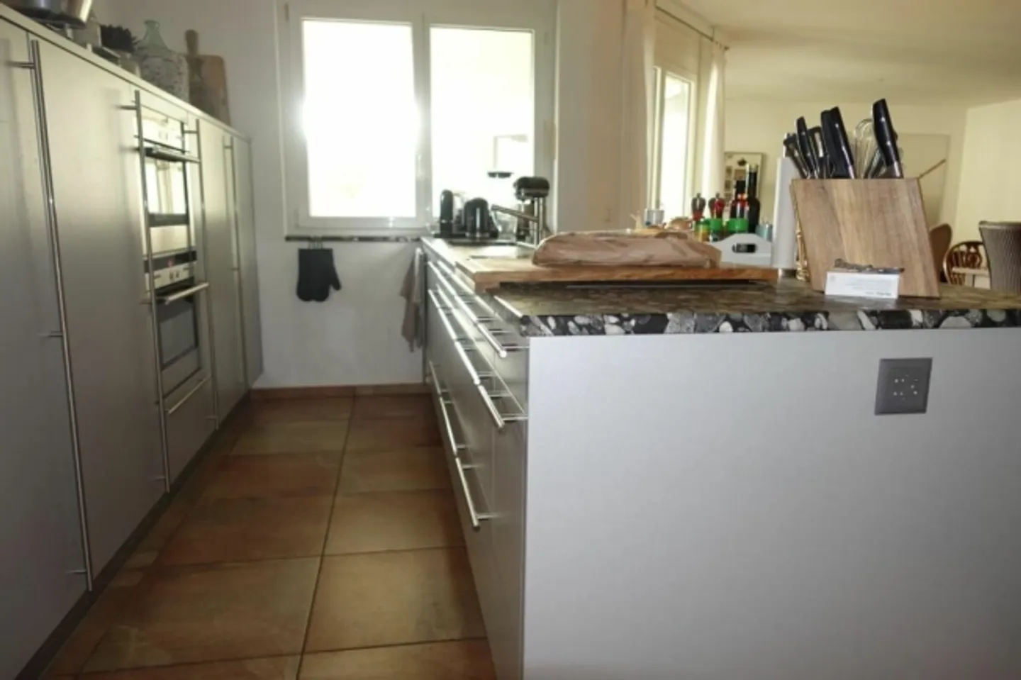 Appartement en copropriété rénové de 4,5 pièces avec deux balcons et place de parking souterrain - Photo 8 sur 19