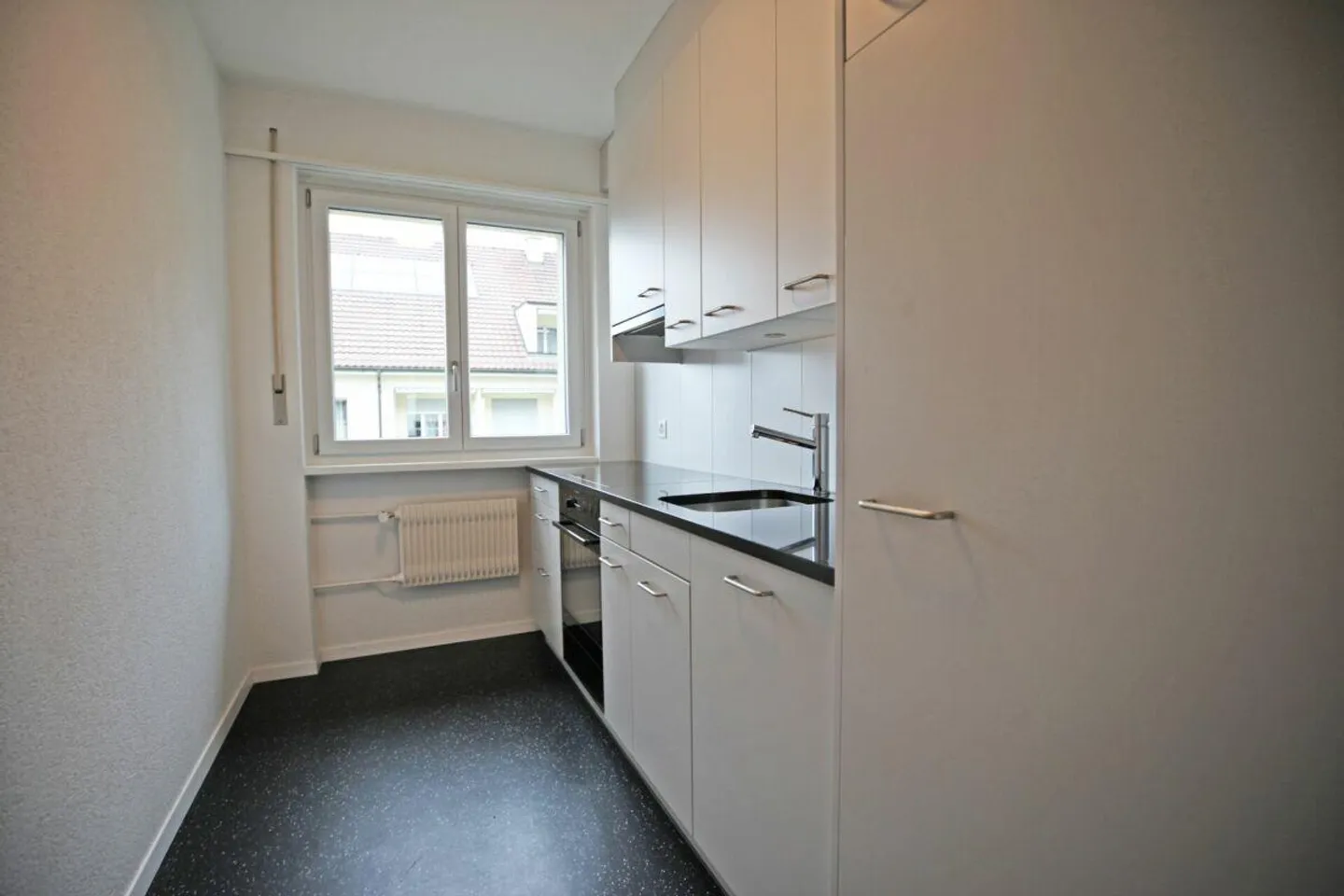 Studio partiellement rénové près de Berne - 57 m2 - Photo 5 sur 9