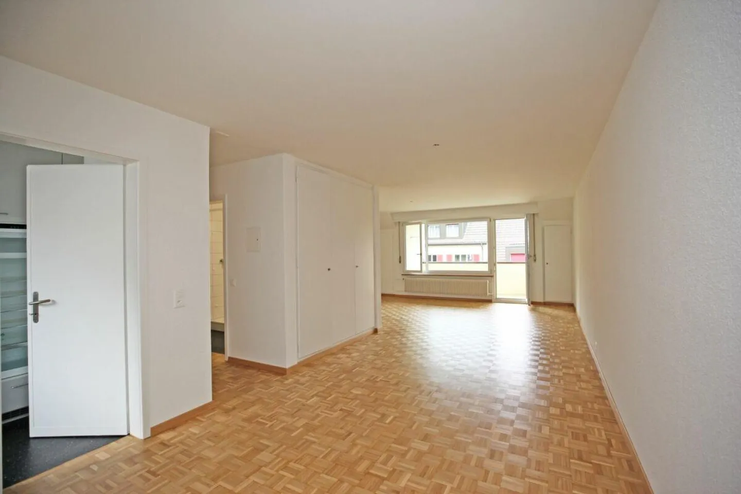 Studio partiellement rénové près de Berne - 57 m2 - Photo 6 sur 9