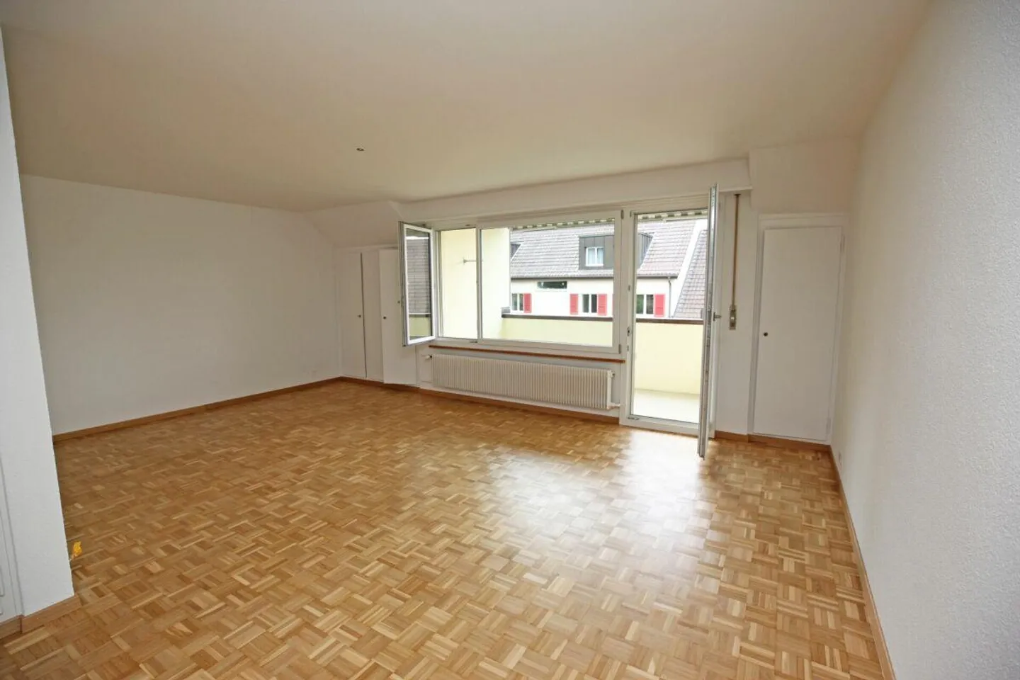 Studio partiellement rénové près de Berne - 57 m2 - Photo 8 sur 9
