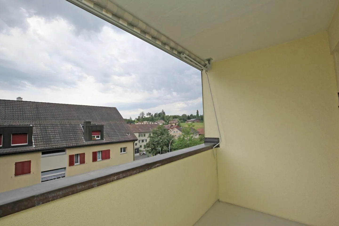 Studio partiellement rénové près de Berne - 57 m2 - Photo 9 sur 9