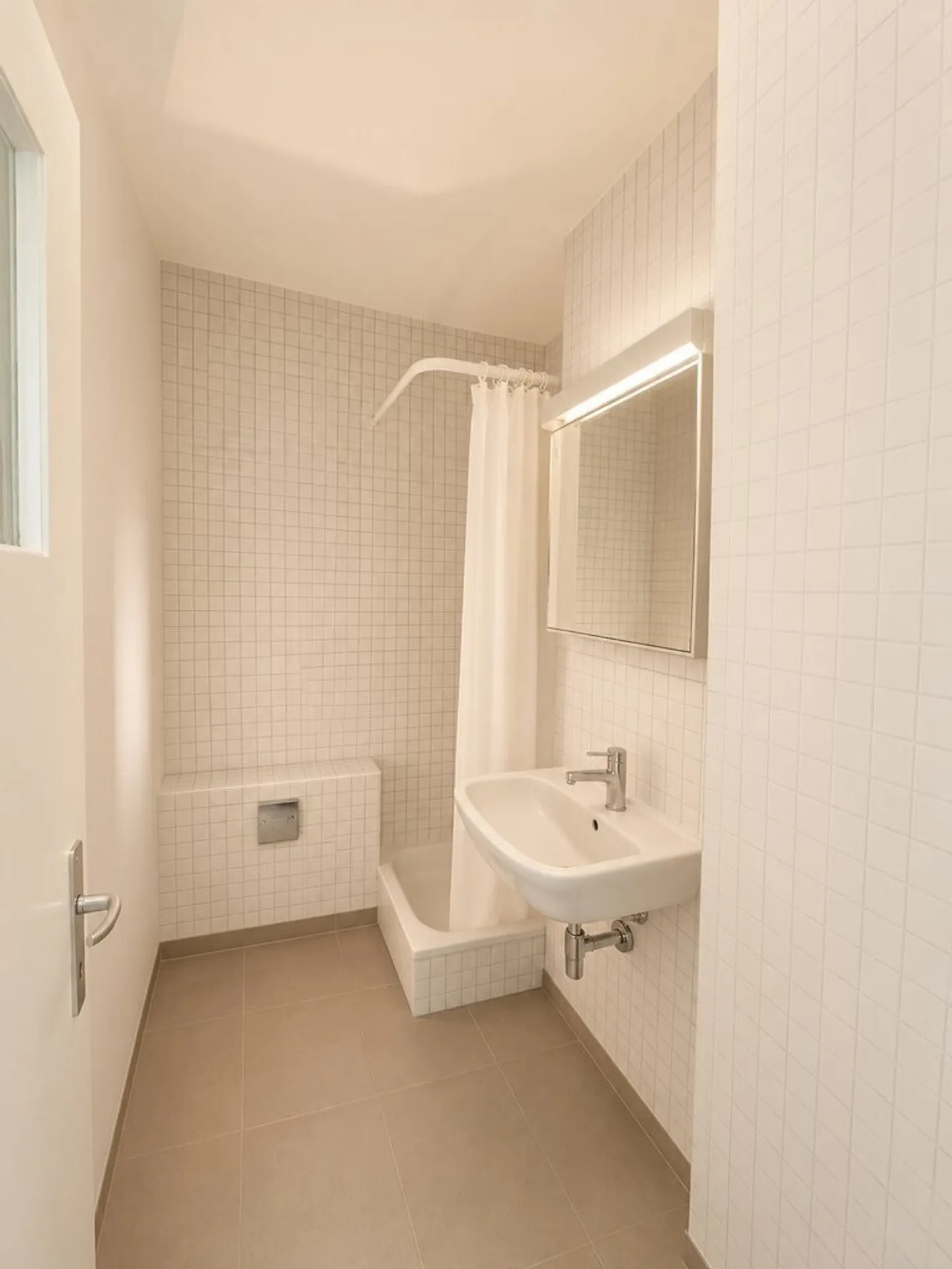 Schöne 4-Zimmer-Wohnung in der Nähe von Annehmlichkeiten - Foto 5 von 6