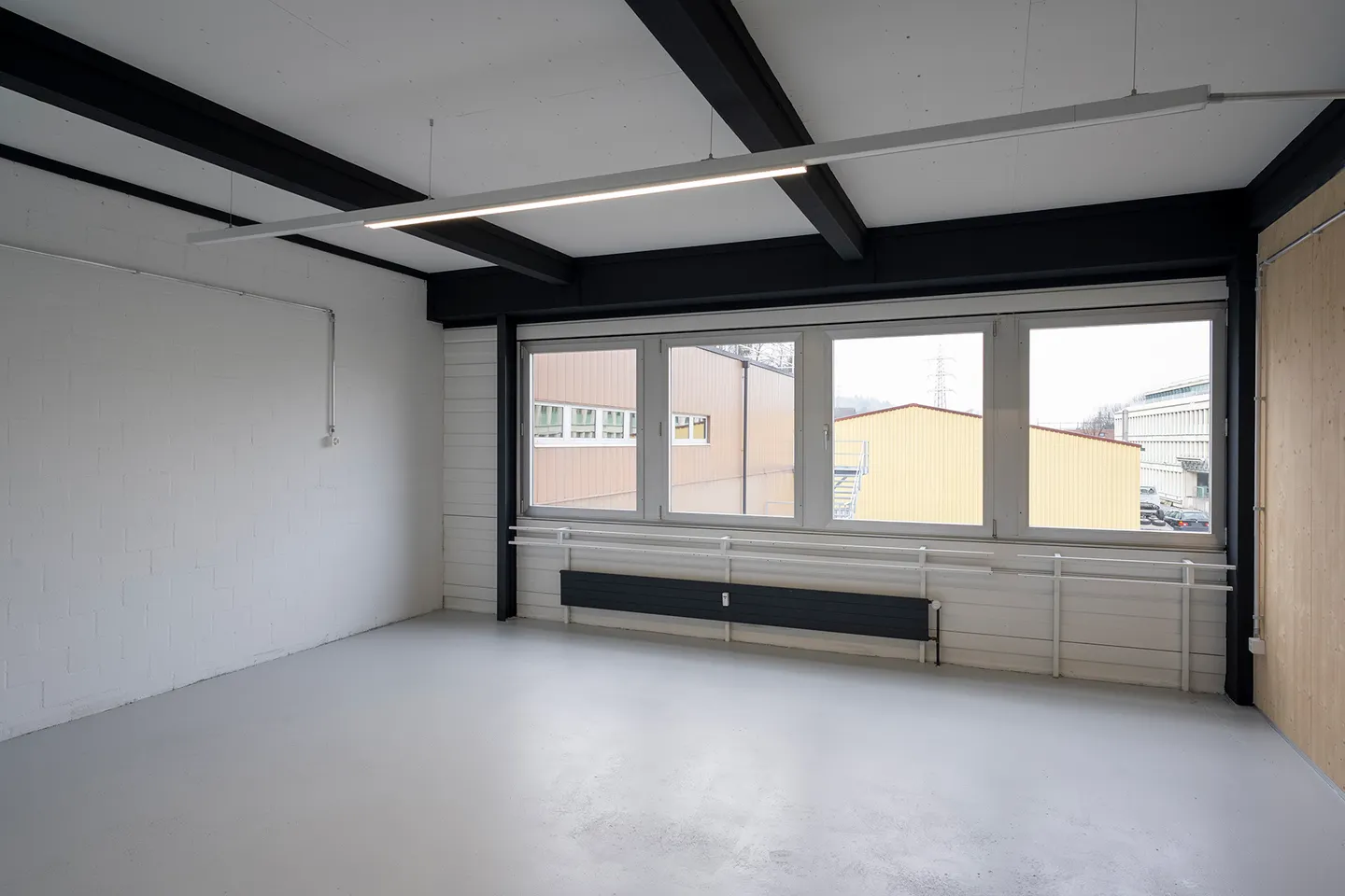 Espace de bureau moderne avec ascenseur - Photo 2 sur 5