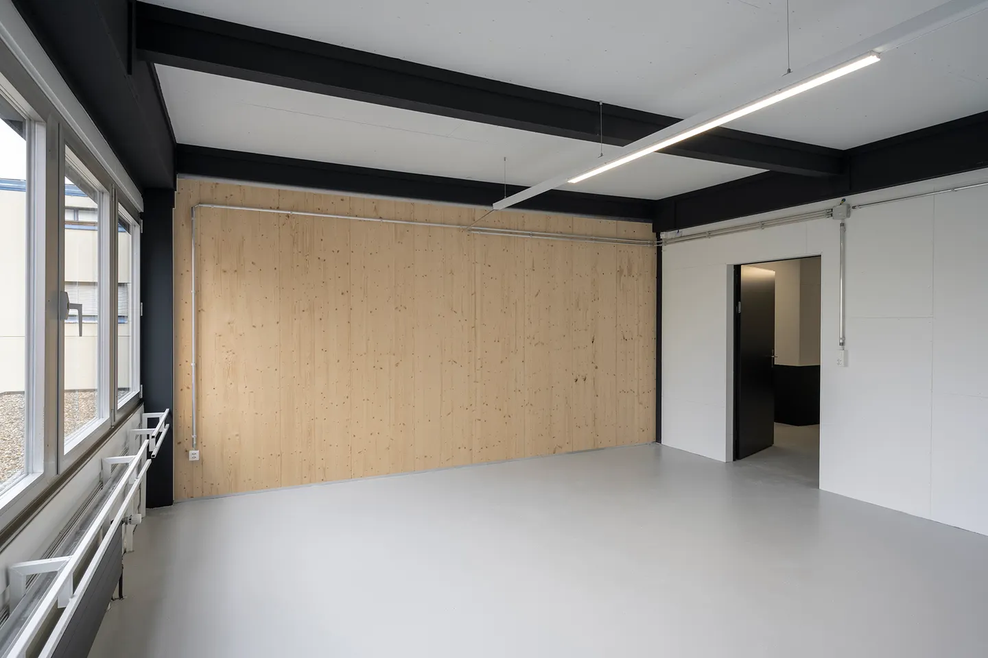 Espace de bureau moderne avec ascenseur - Photo 3 sur 5