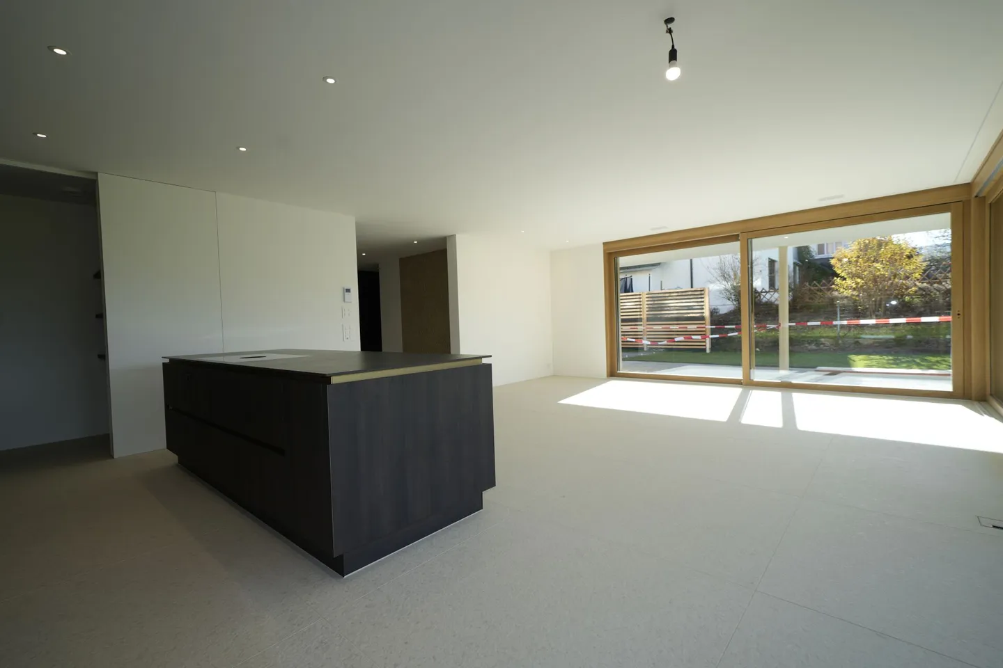 Villa neuve exclusive avec terrasse sur le toit, ascenseur et luxueux indoor-outdoor living - Photo 7 sur 28