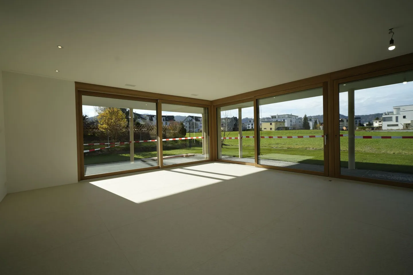 Villa neuve exclusive avec terrasse sur le toit, ascenseur et luxueux indoor-outdoor living - Photo 8 sur 28