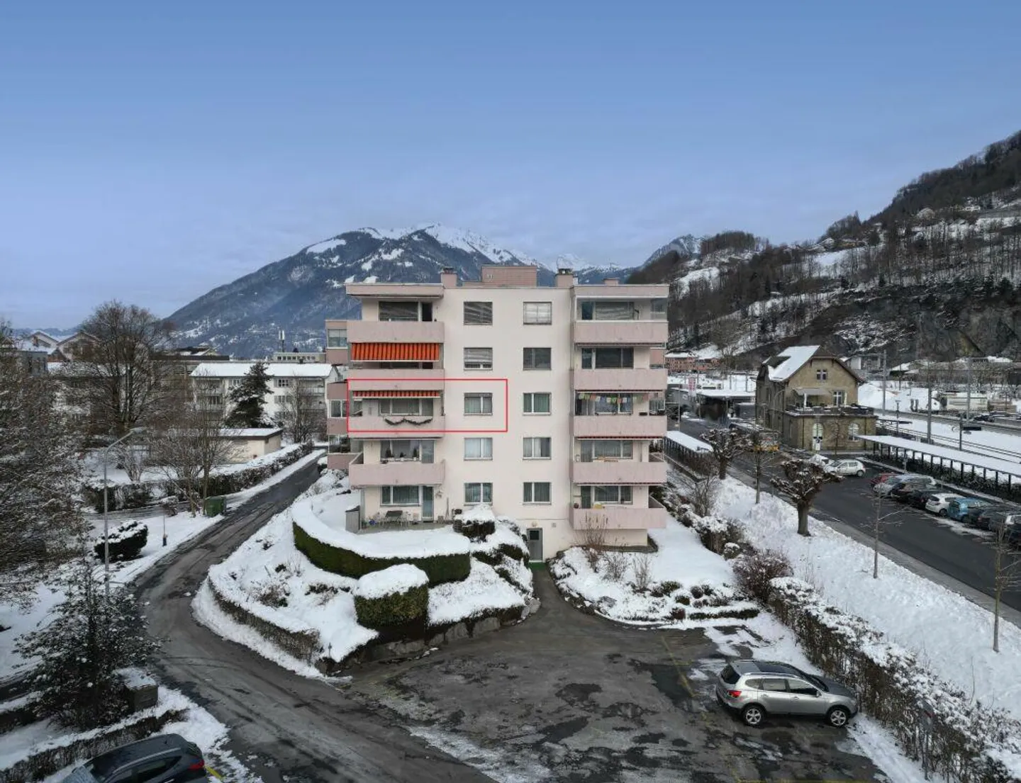 Appartamento di 4,5 stanze con posto auto in garage e balcone in posizione centrale... - Foto 1 di 14