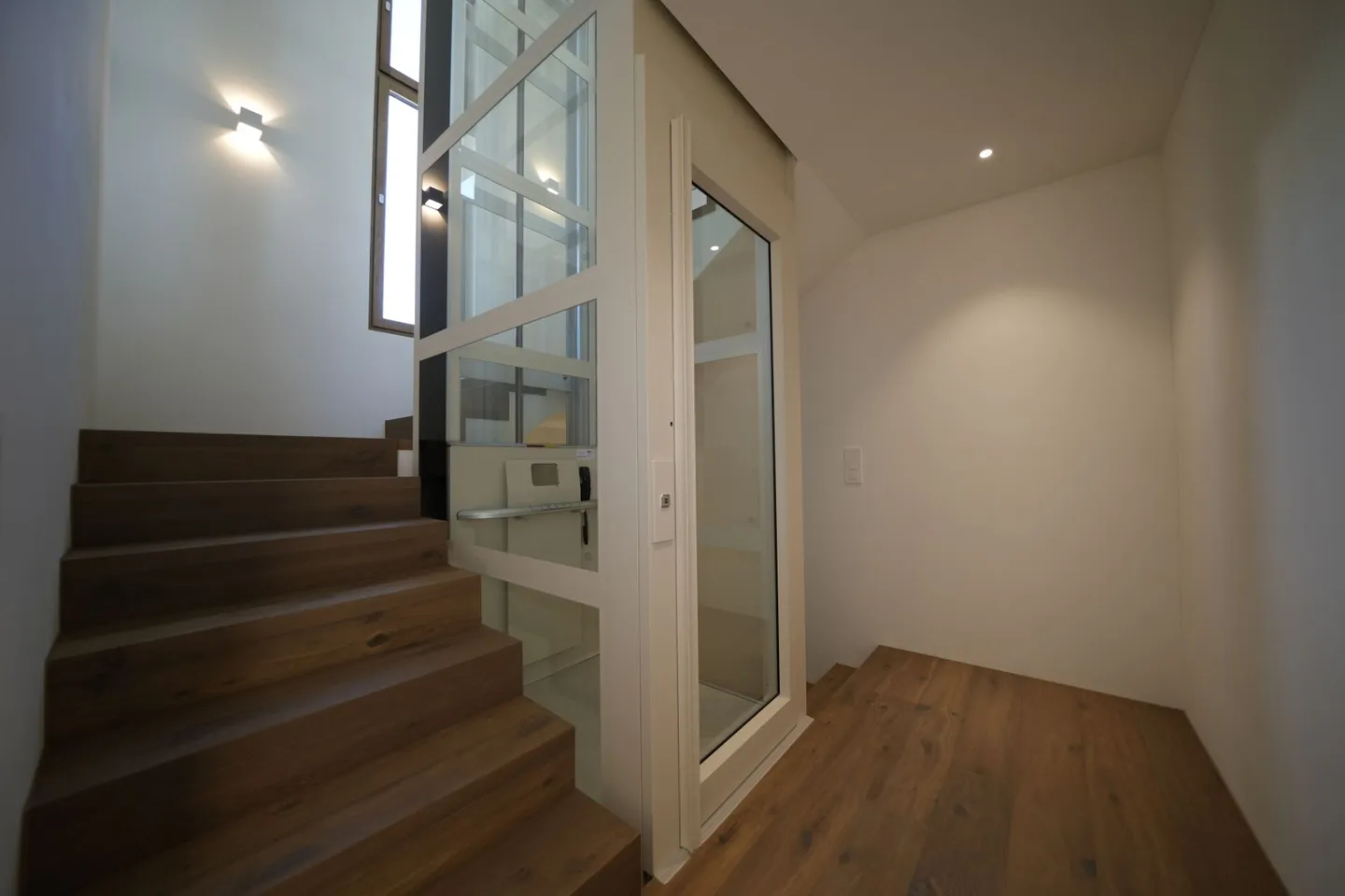 Villa neuve exclusive avec terrasse sur le toit, ascenseur et luxueux indoor-outdoor living - Photo 9 sur 28