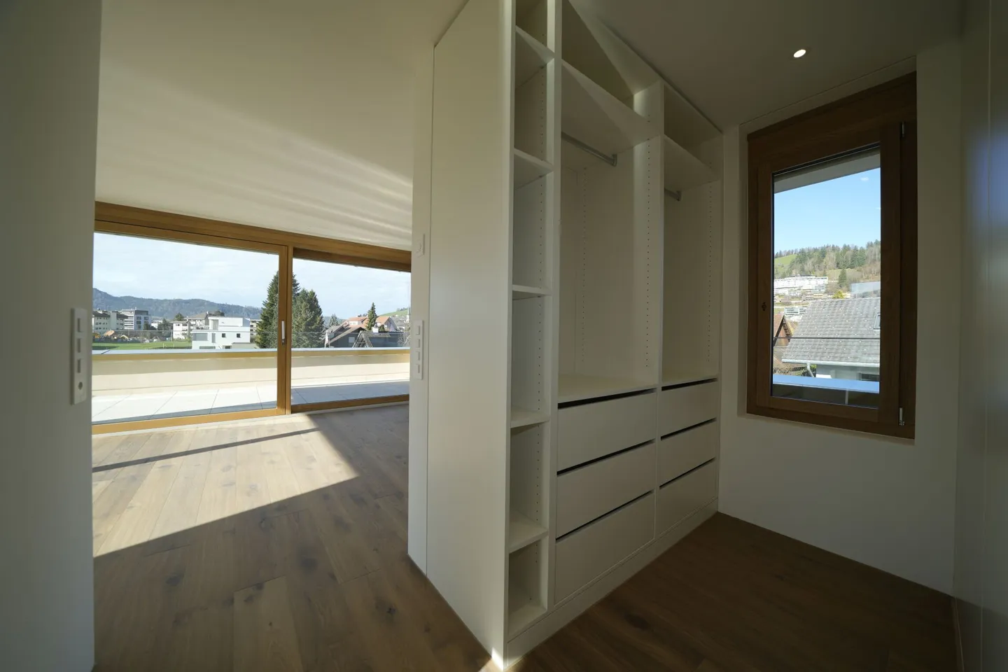 Villa neuve exclusive avec terrasse sur le toit, ascenseur et luxueux indoor-outdoor living - Photo 17 sur 28