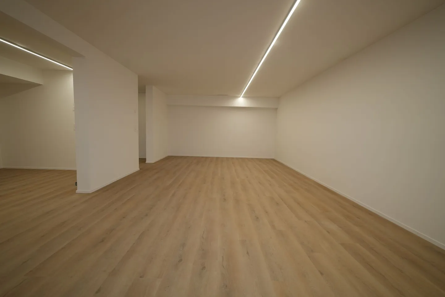 Villa neuve exclusive avec terrasse sur le toit, ascenseur et luxueux indoor-outdoor living - Photo 22 sur 28