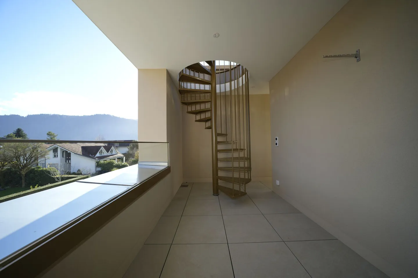 Villa neuve exclusive avec terrasse sur le toit, ascenseur et luxueux indoor-outdoor living - Photo 23 sur 28