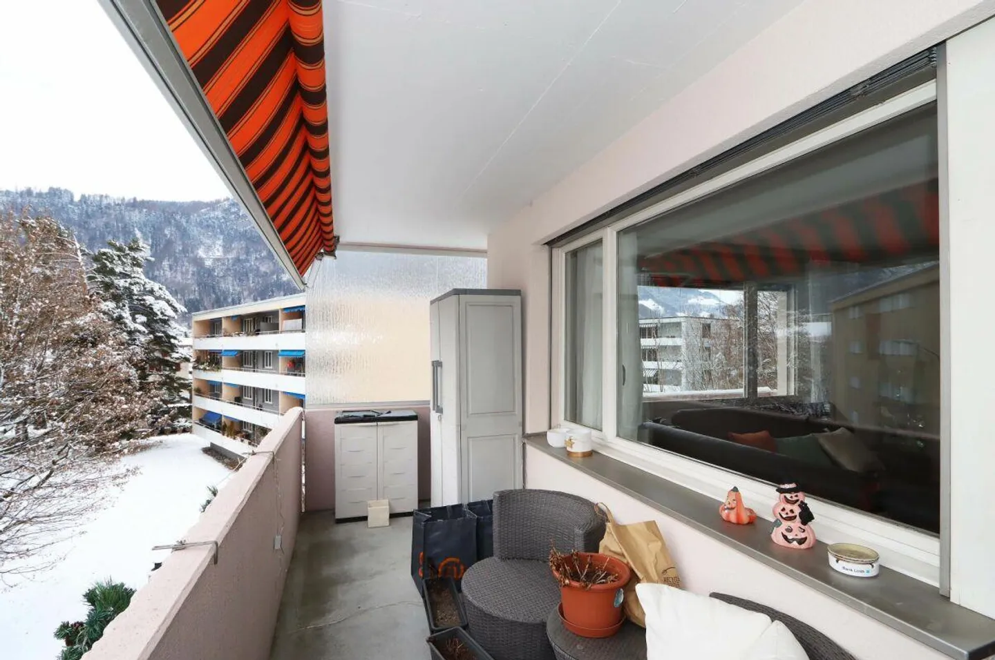 Appartamento di 4,5 stanze con posto auto in garage e balcone in posizione centrale... - Foto 3 di 14