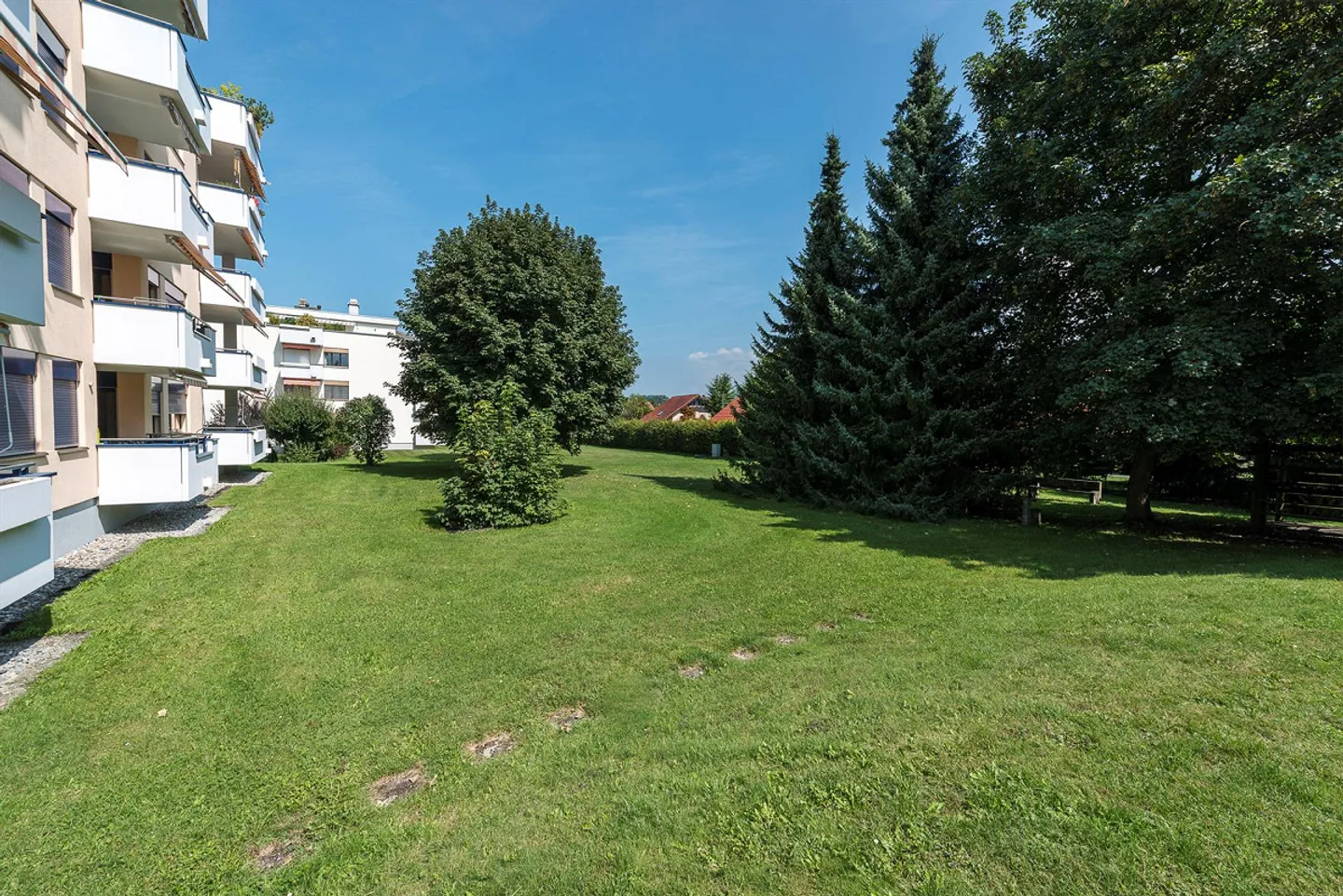 Appartement Charmant en Cadre Verdoyant - Photo 3 sur 3