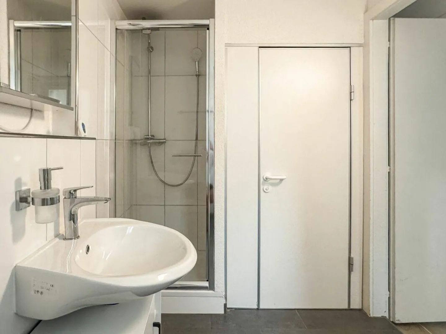 Gemütliches Eigenheim mit Charme und Potenzial - Foto 7 di 12