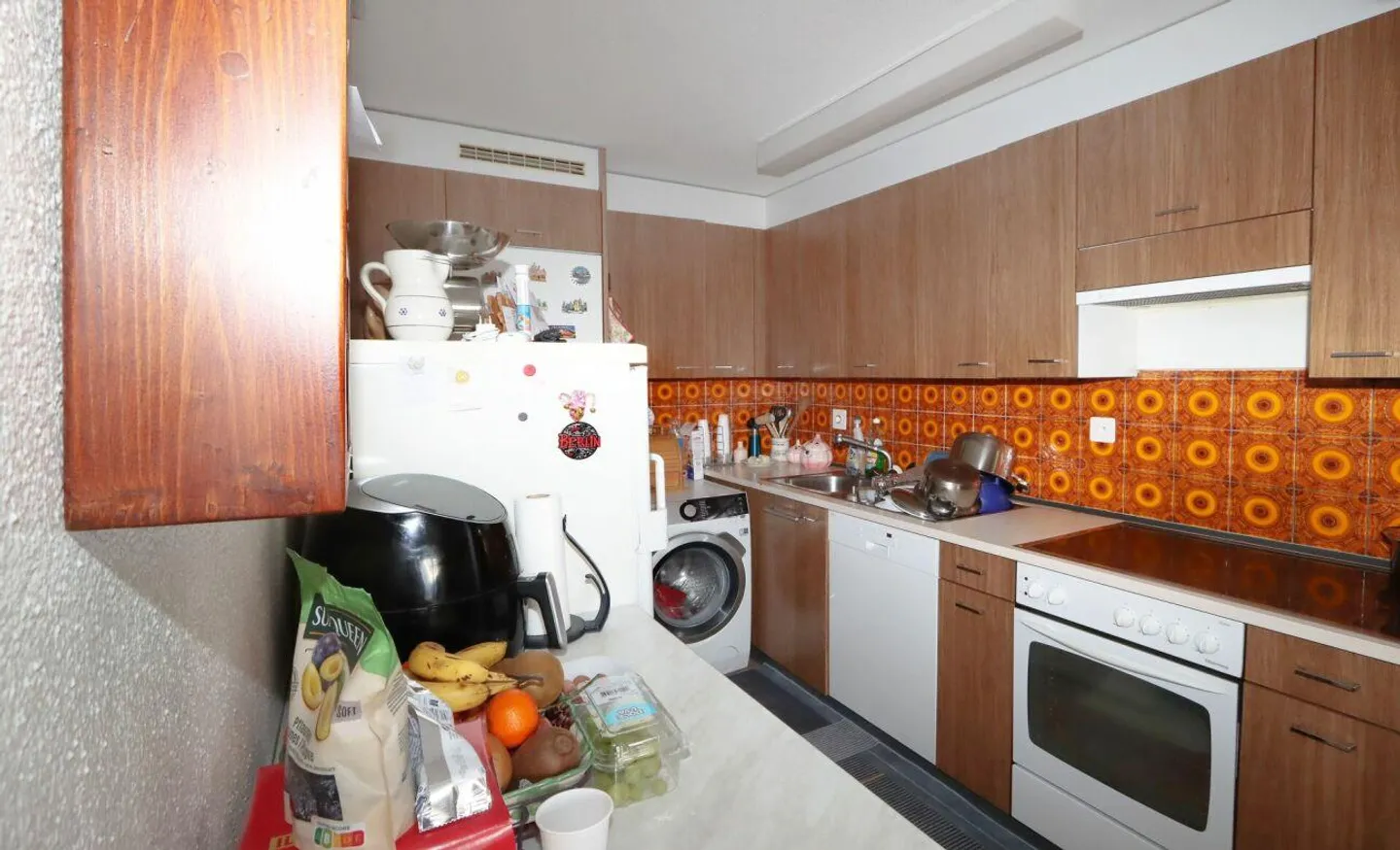 Appartamento di 4,5 stanze con posto auto in garage e balcone in posizione centrale... - Foto 7 di 14