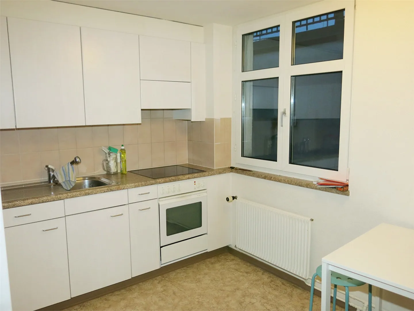 Charming 4-room apartment with roof terrace near the cantonal hospital - Photo 4 of 5