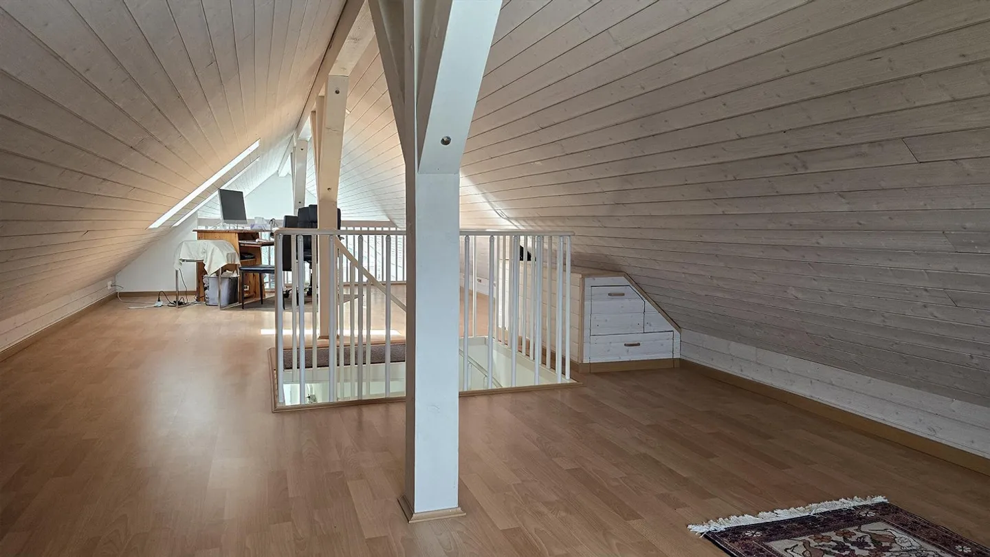 Appartement en penthouse confortable dans un emplacement central - Photo 13 sur 17