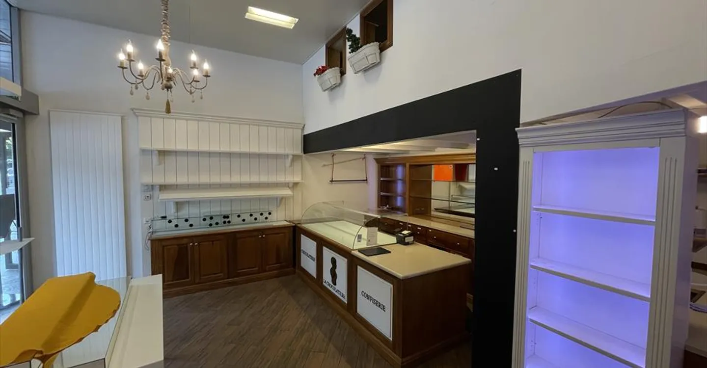 Mischgenutztes Gebäude mieten - Foto 2 von 8