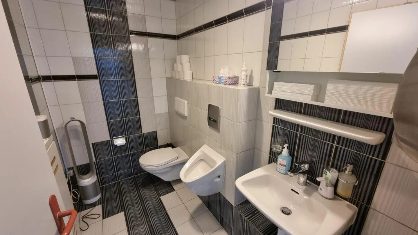 Proprietà commerciale versatile con grande potenziale - Foto 14 di 17