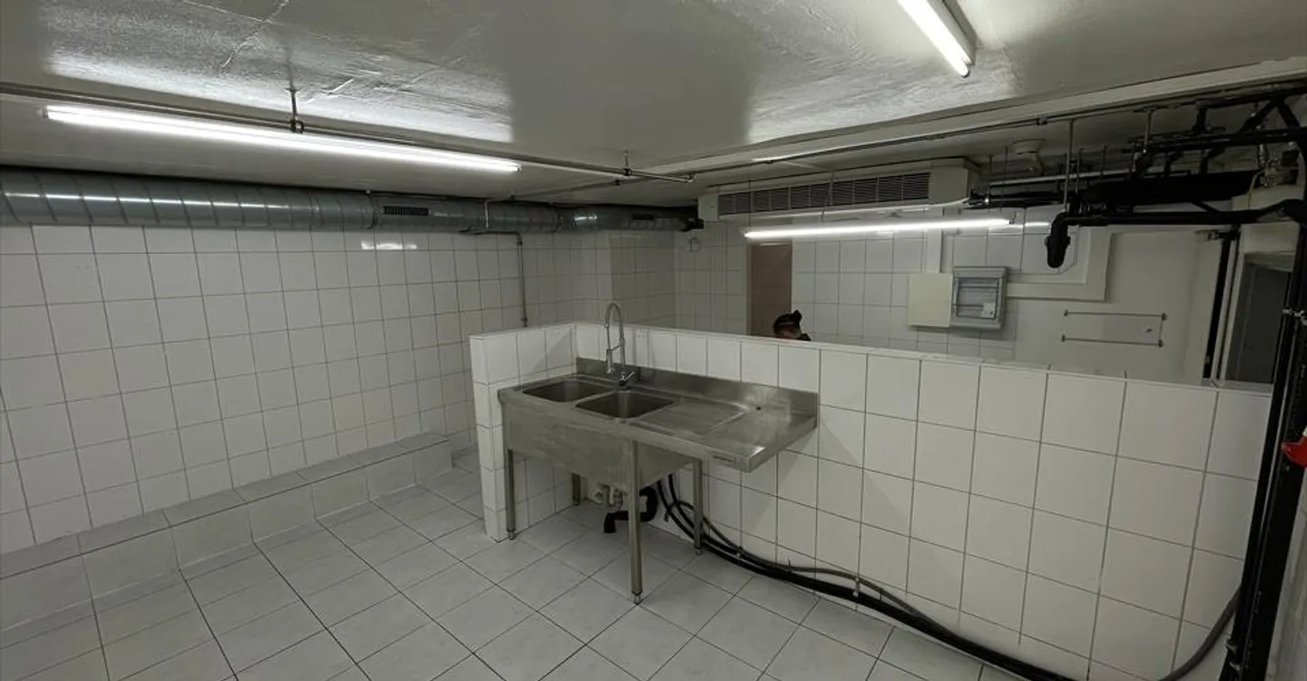 Mischgenutztes Gebäude mieten - Foto 1 von 8