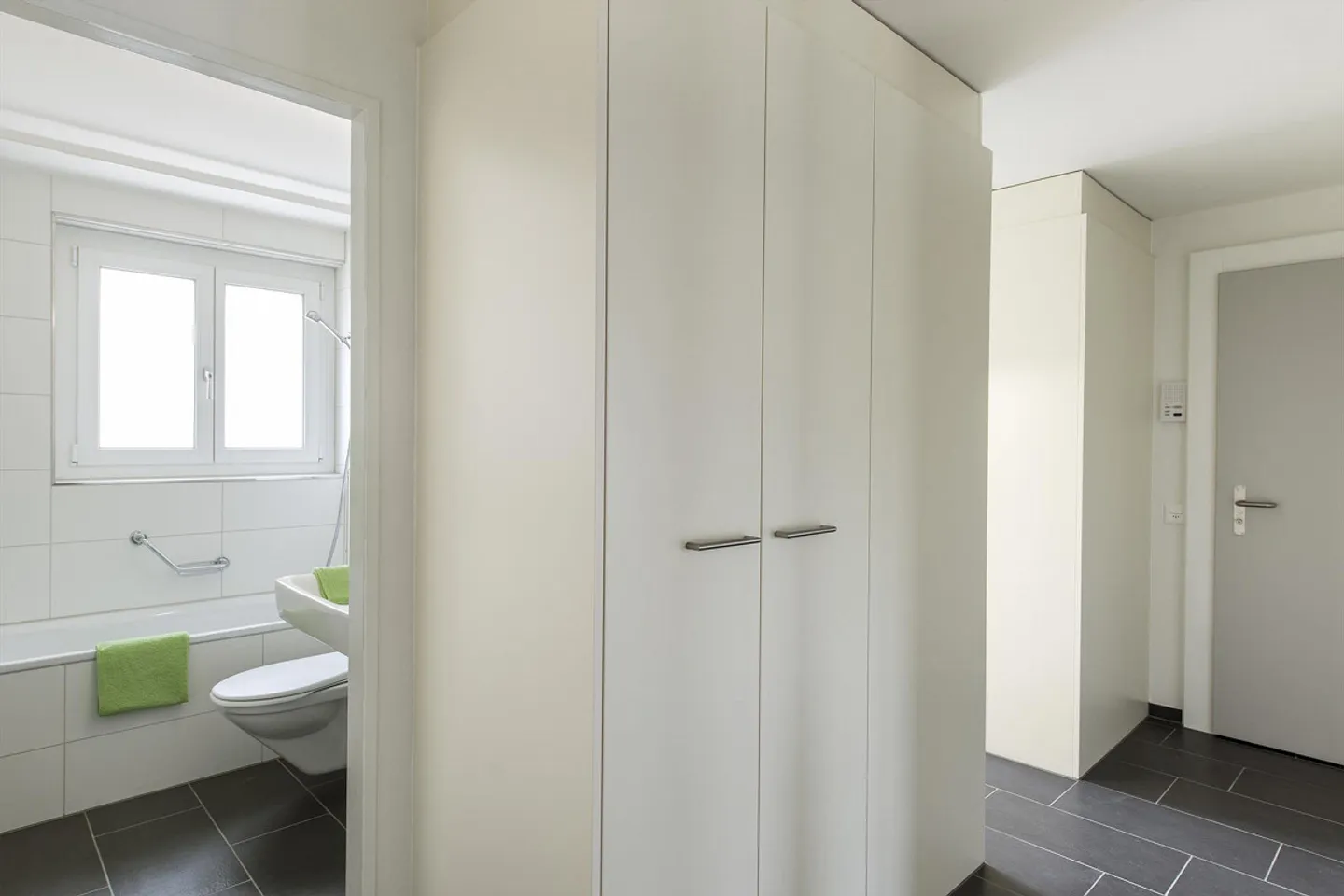 Moderne Wohnung mit Balkon - Foto 2 von 9