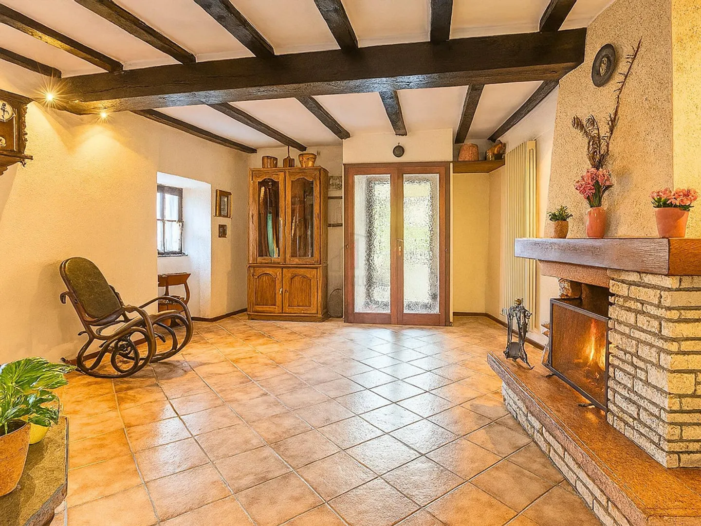 AN AUTHENTIC REFUGE IN THE HEART OF THE MUGGIO VALLEY - Photo 2 of 11