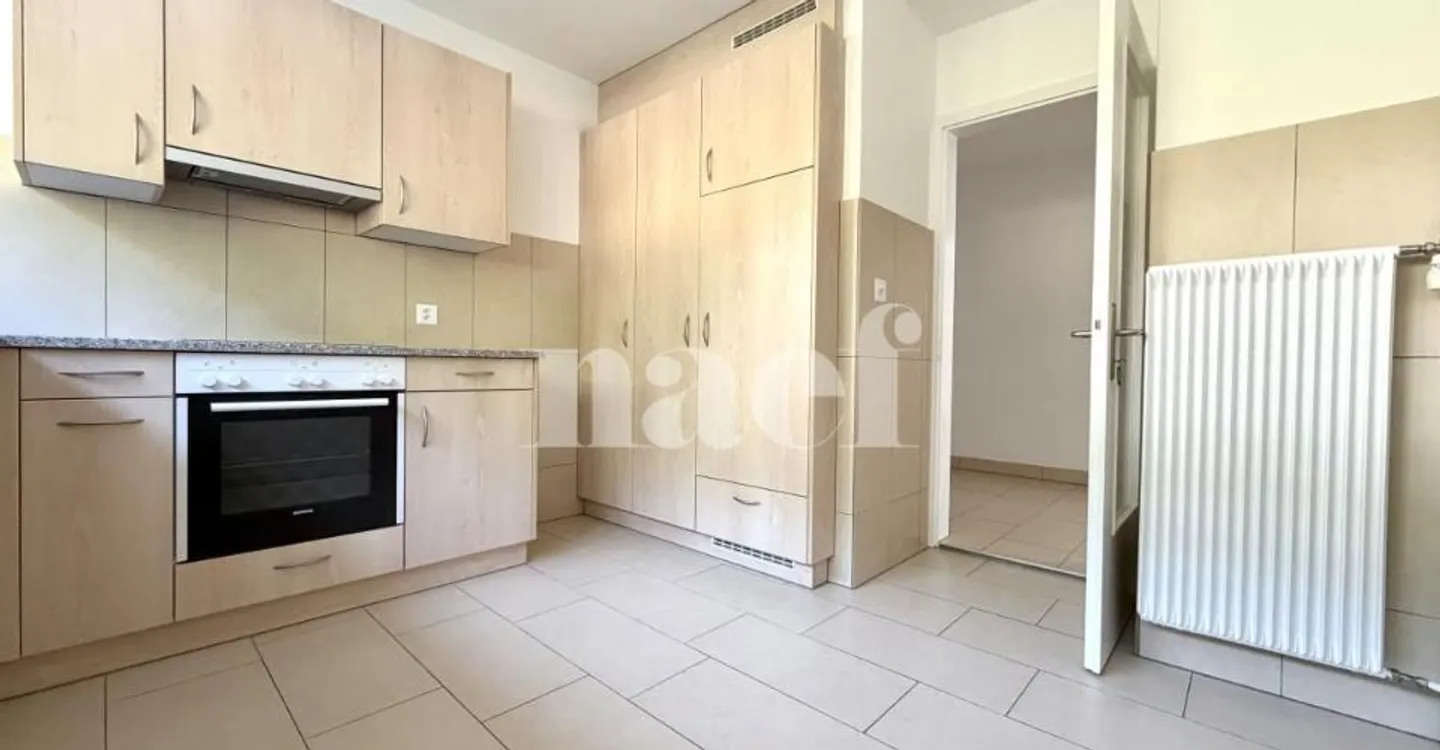 Bright 4-Room Apartment - Photo 2 of 10