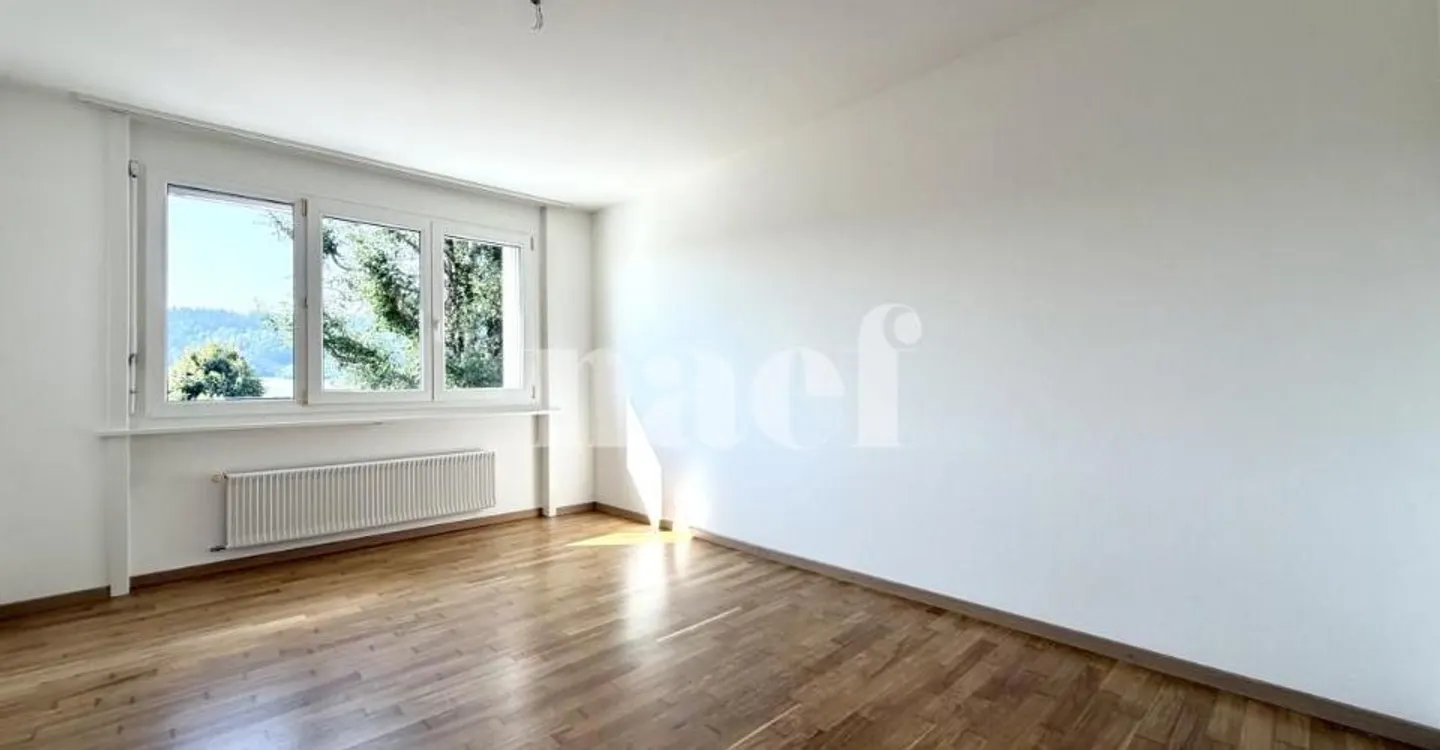 Bright 4-Room Apartment - Photo 5 of 10