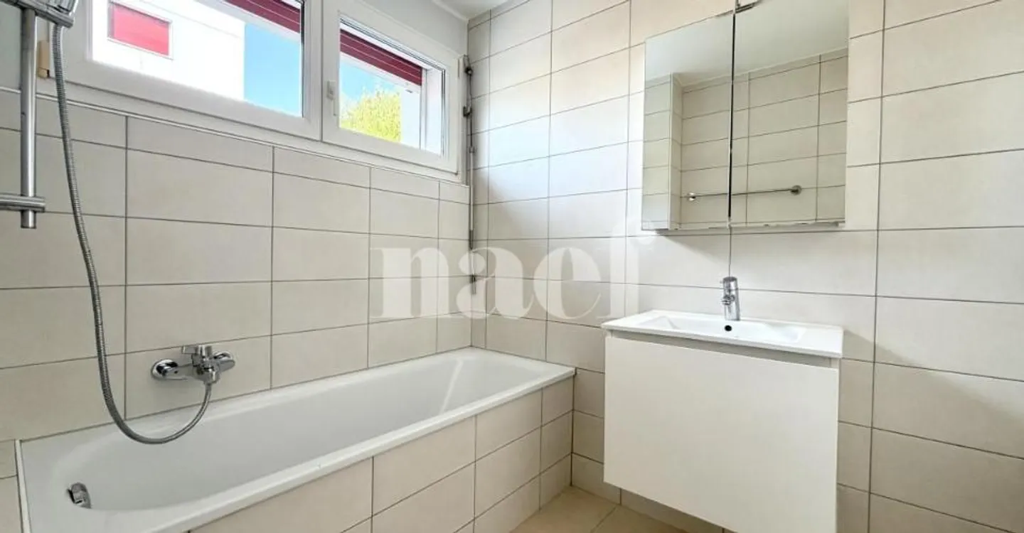 Bright 4-Room Apartment - Photo 7 of 10