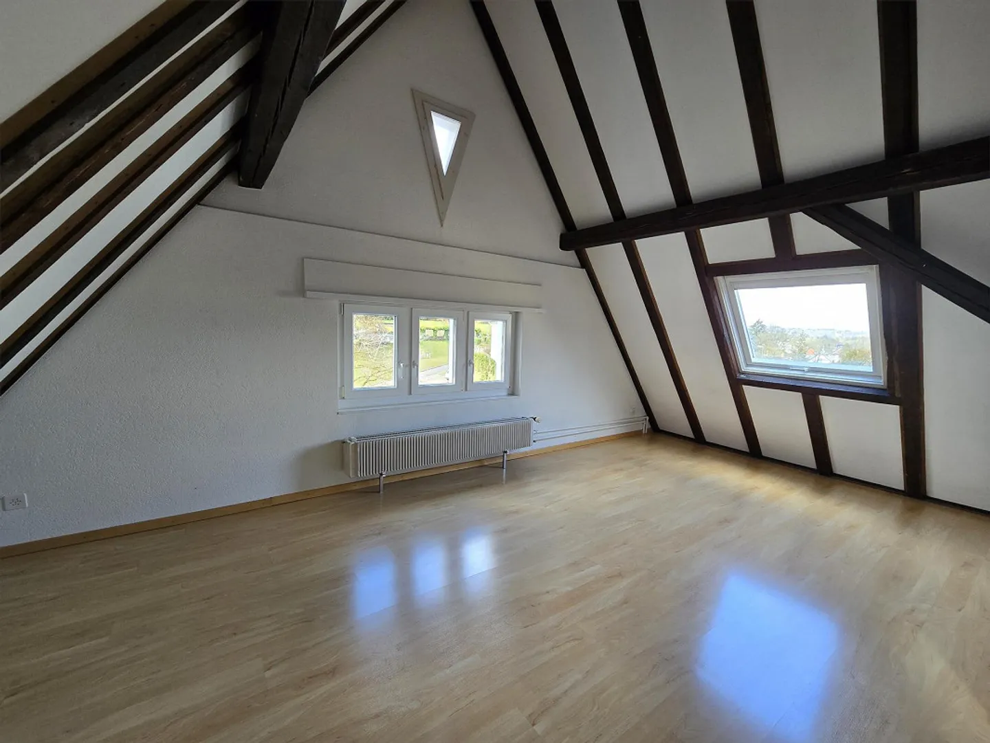 Appartamento mansardato affascinante con un flair speciale - Foto 3 di 11