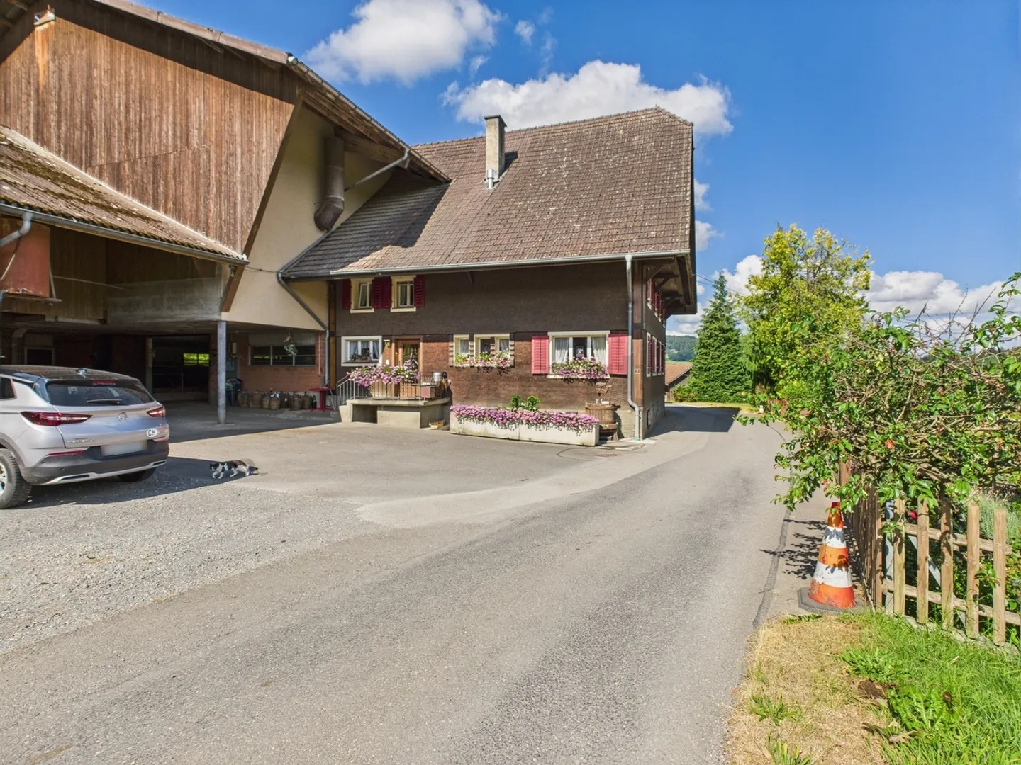 Ansprechendes 8-Zimmer Bauernhaus in Knutwil, Kanton LU - Foto 1 von 11