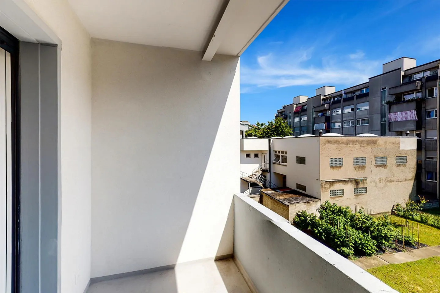 Urban living with green retreat - Photo 8 of 12