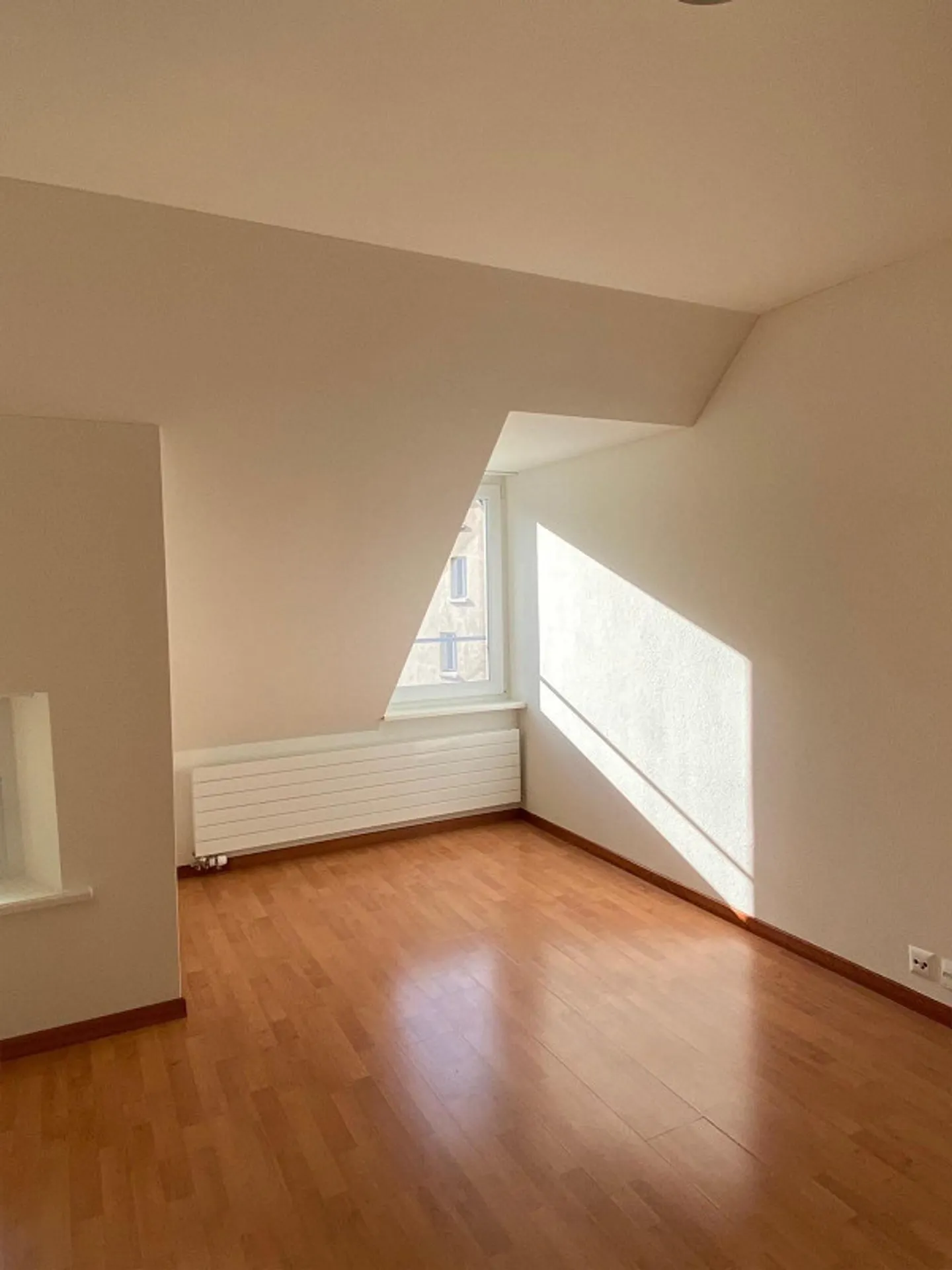 Incantevole appartamento mansardato nel popolare quartiere 4! - Foto 3 di 5