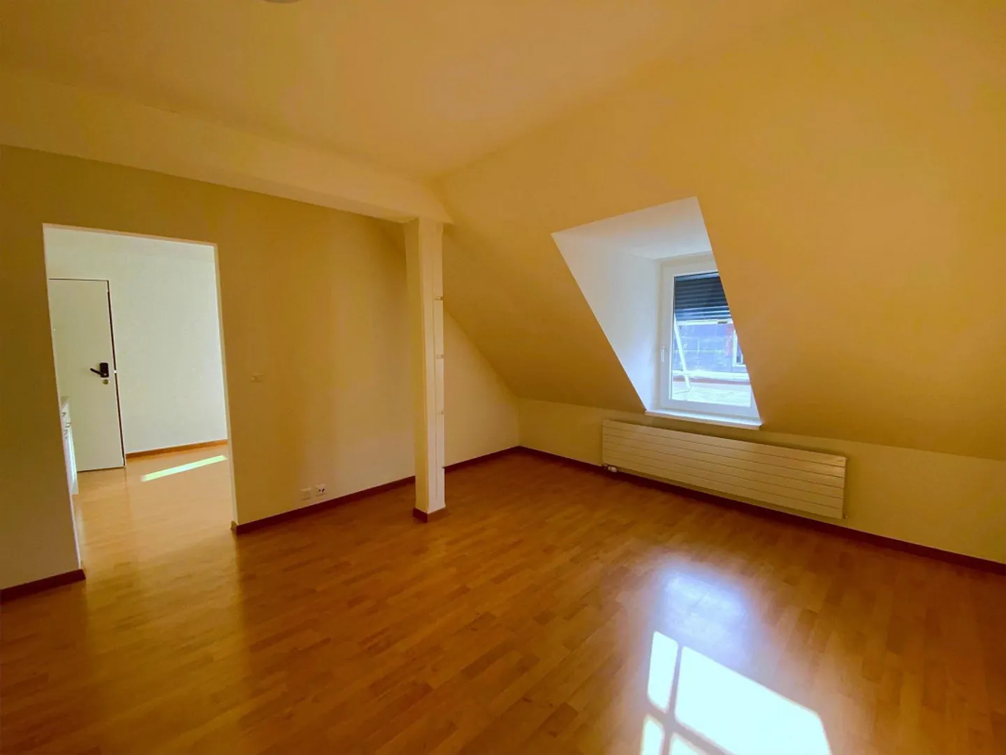 Incantevole appartamento mansardato nel popolare quartiere 4! - Foto 2 di 5