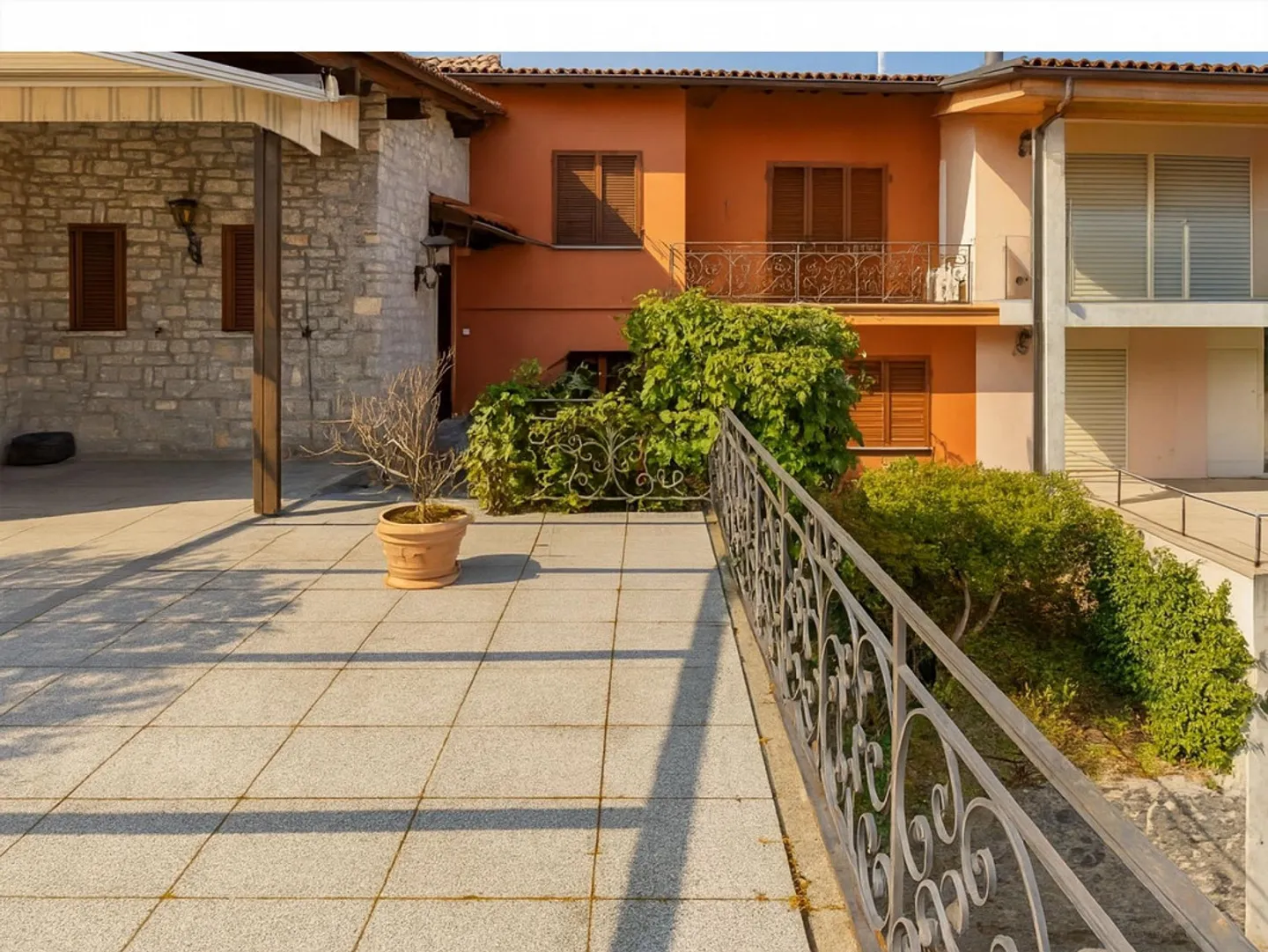 BIFAMILIARE FRAMED IN GREEN - Photo 10 of 13