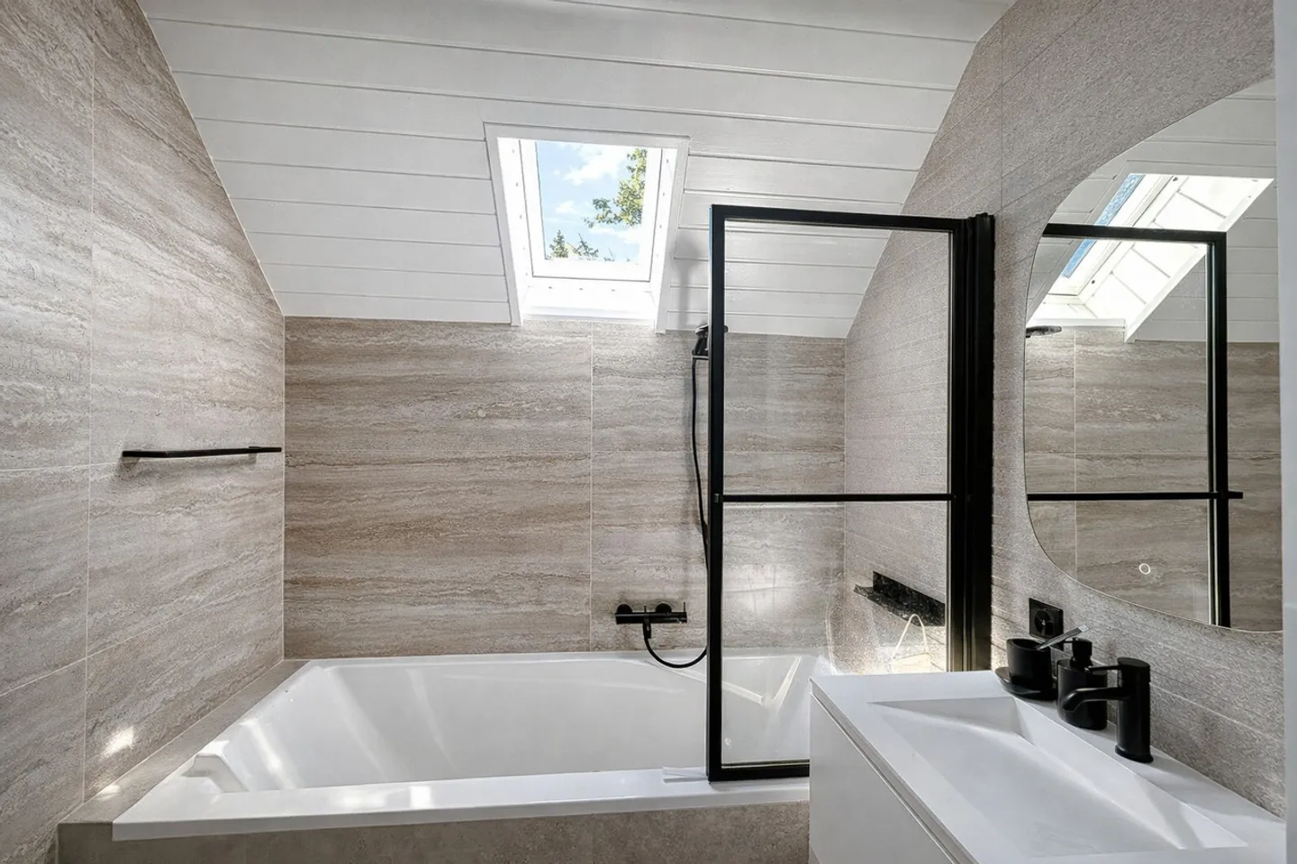 Exceptional House Near College du Léman in Versoix - Photo 11 of 15