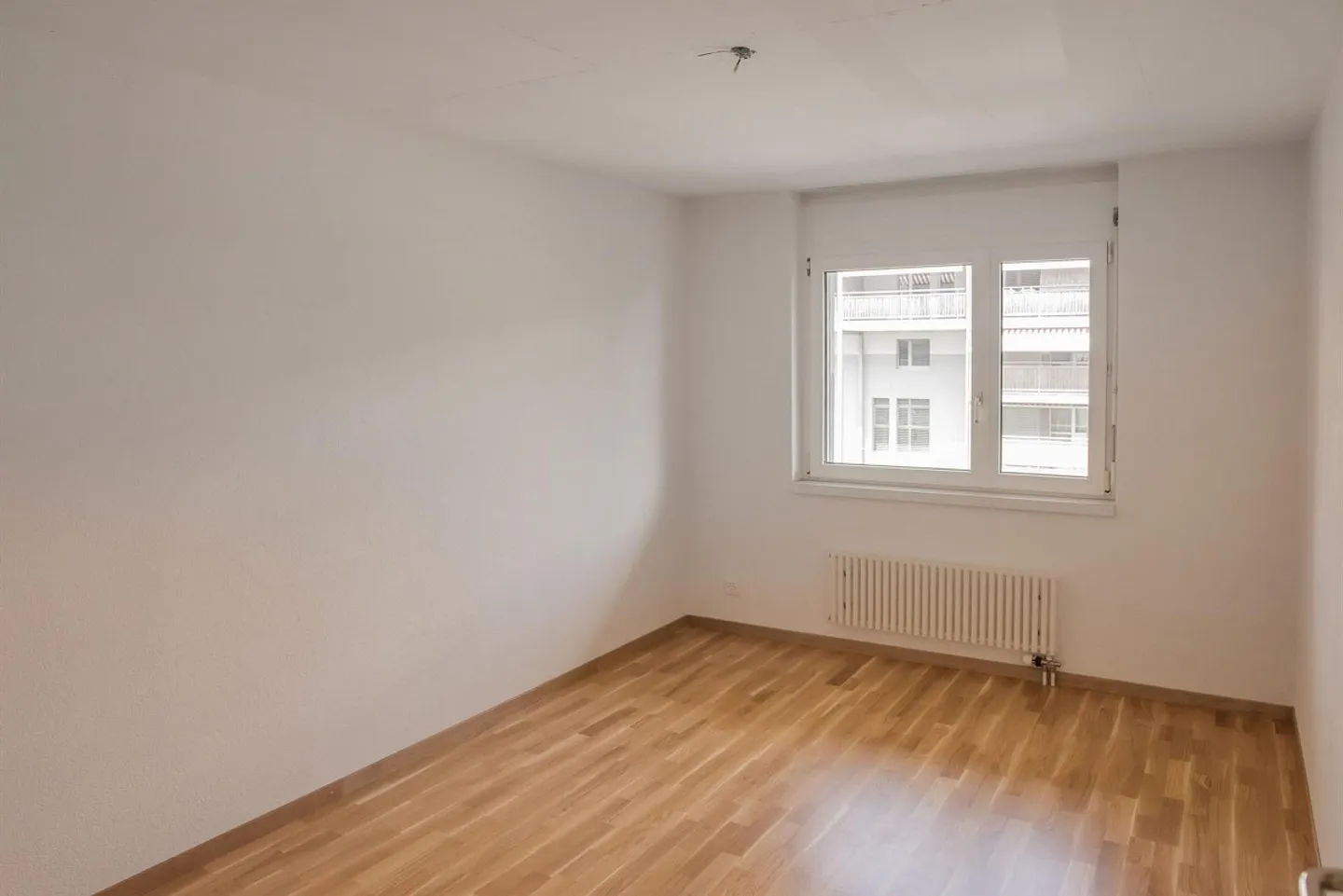 Modern Maisonette Apartment with Garden Seating Area - Photo 5 of 10